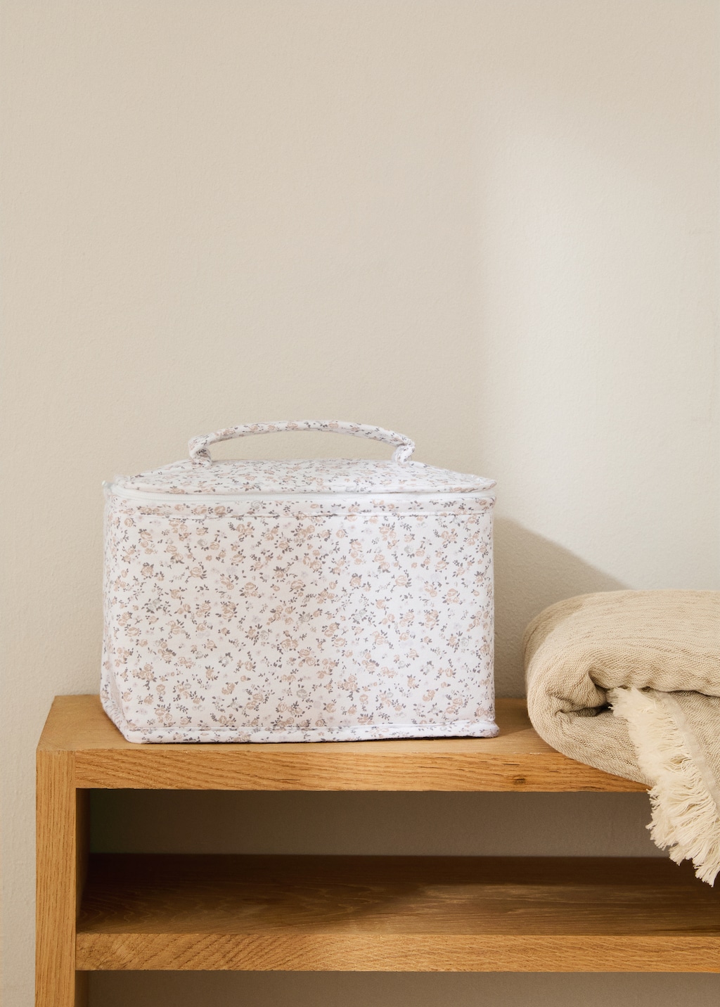 Children’s toiletry bag with mini-flower print