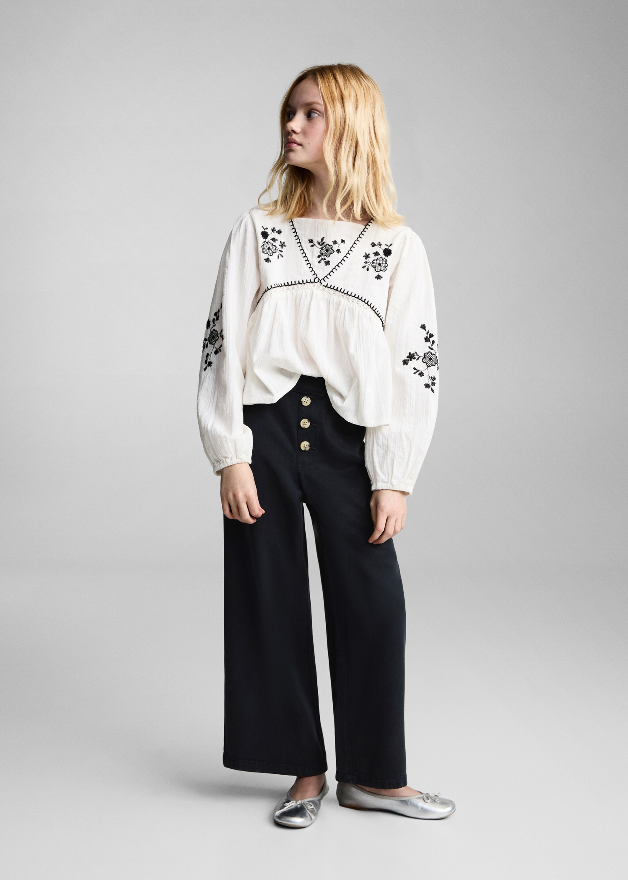 Buttons culottes trousers - Загальний план
