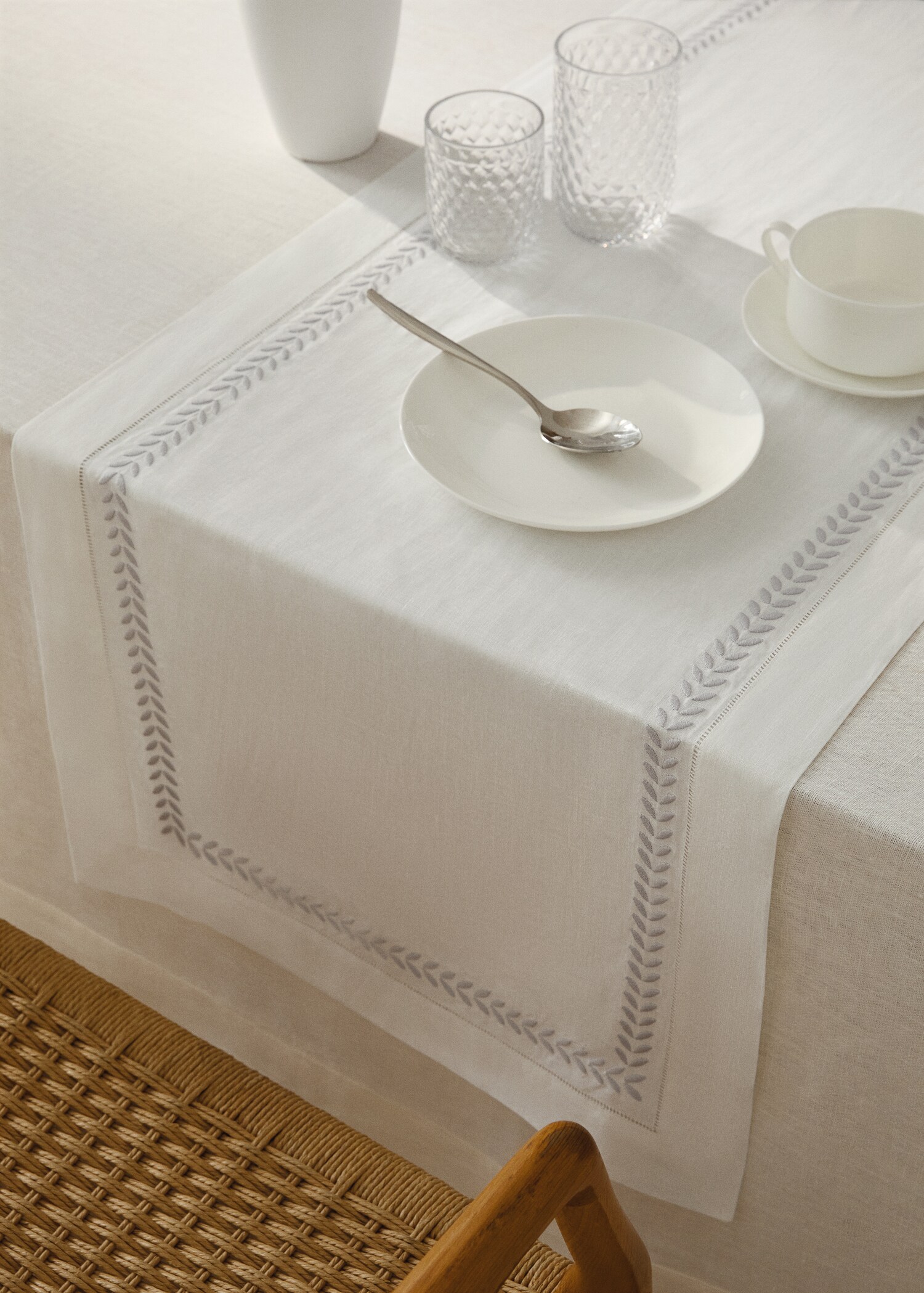 Linen embroidered table runner with herringbone detail - General plane