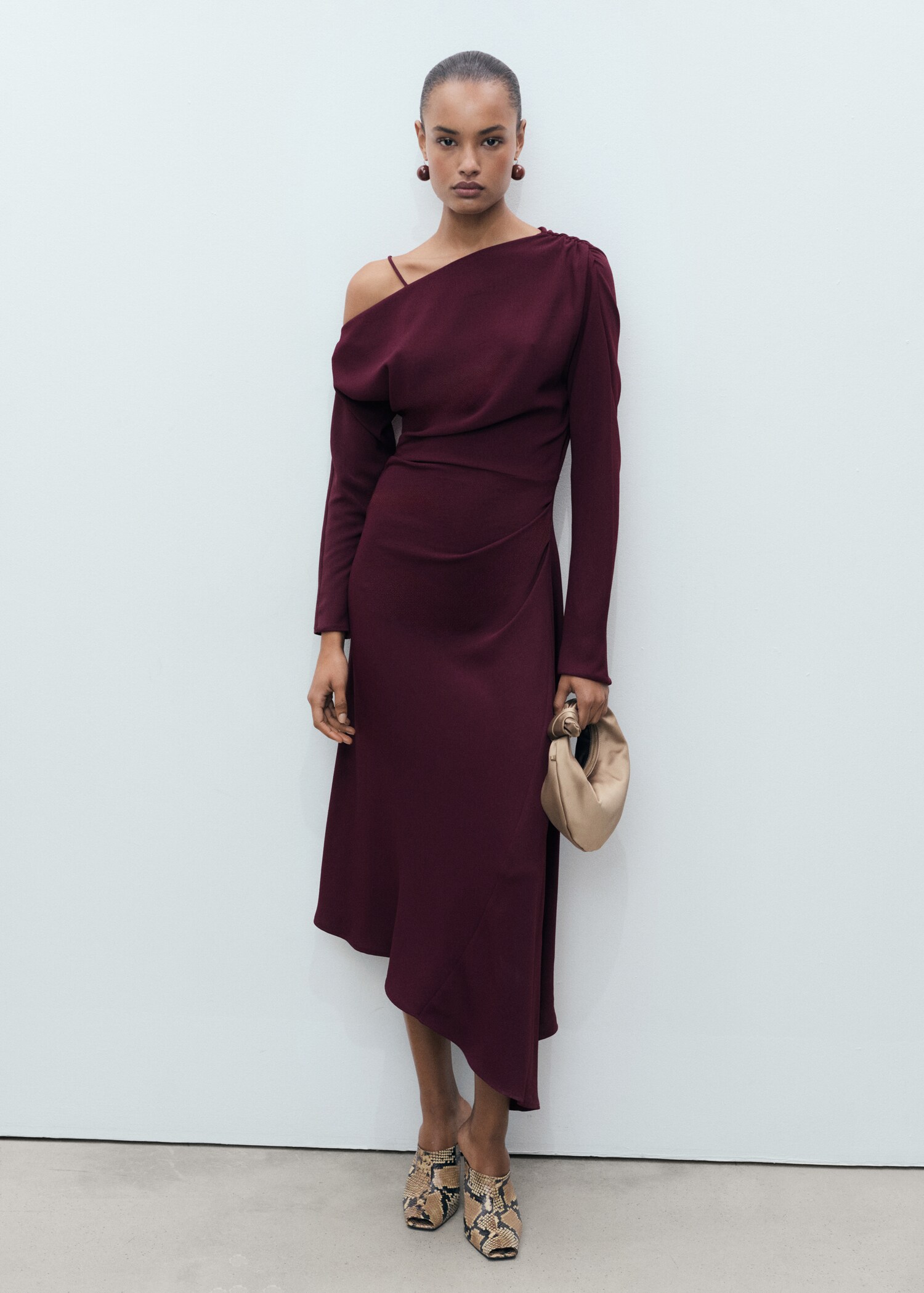 Vestido midi asimétrico - Plano general