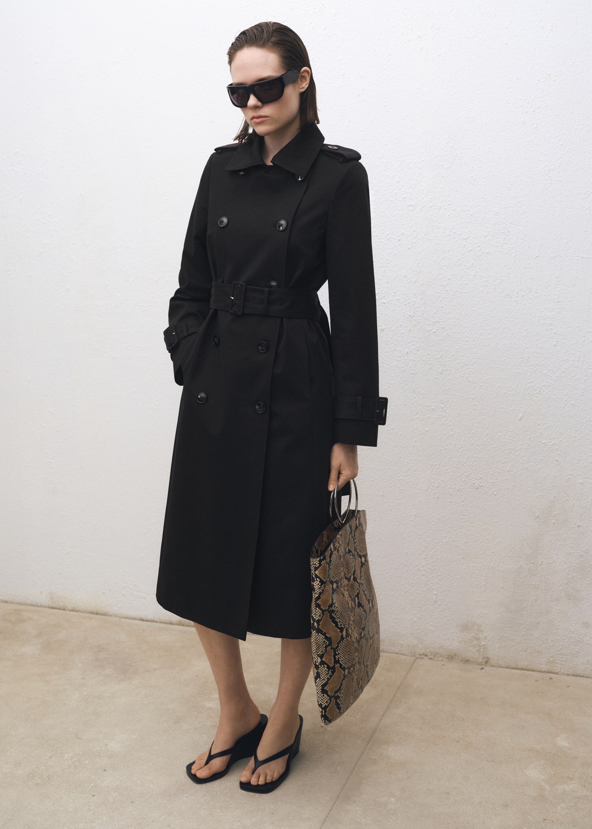 Double-breasted cotton trench coat - General plane