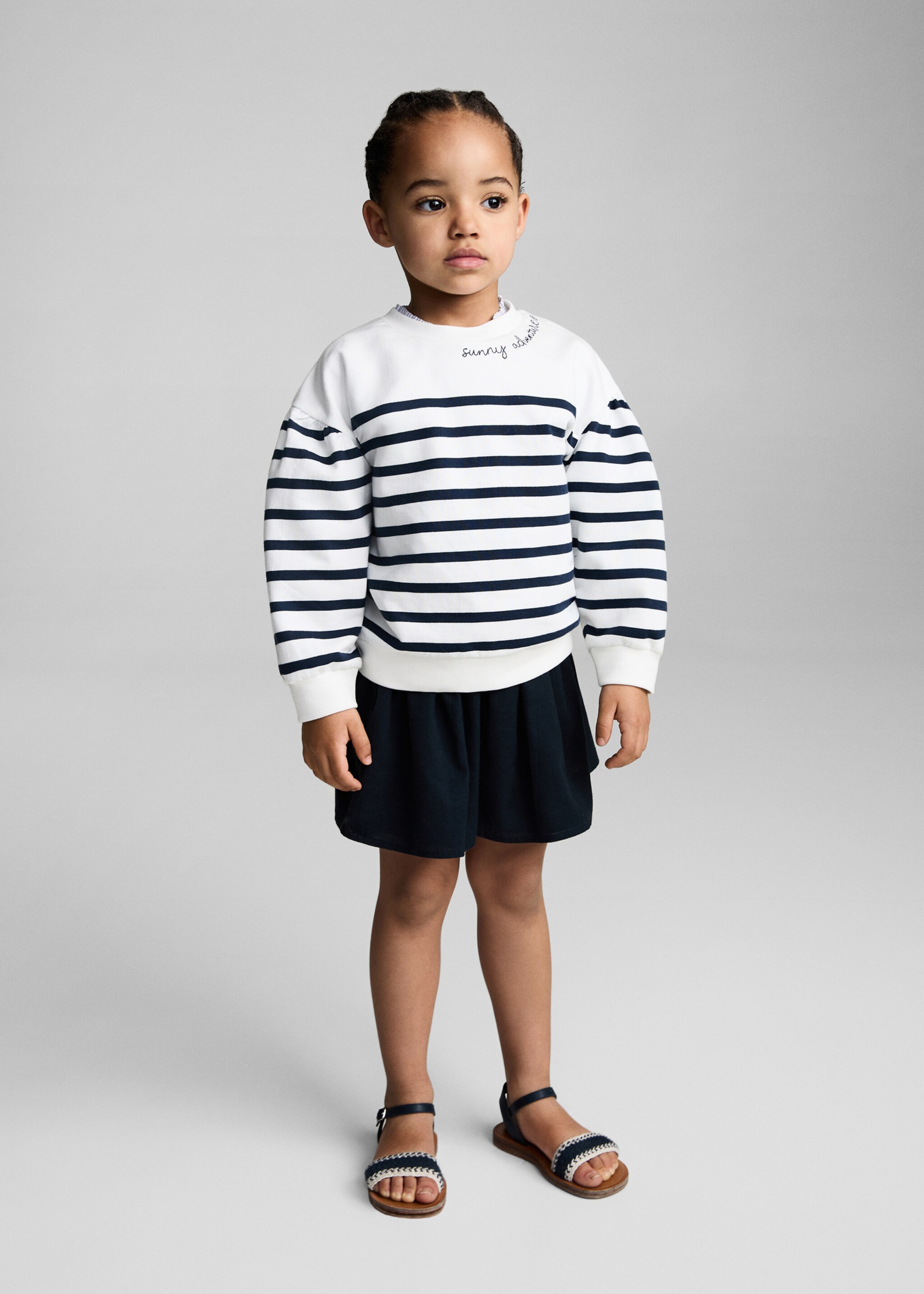 Gestreiftes Sweatshirt mit Text - Allgemeine Ansicht