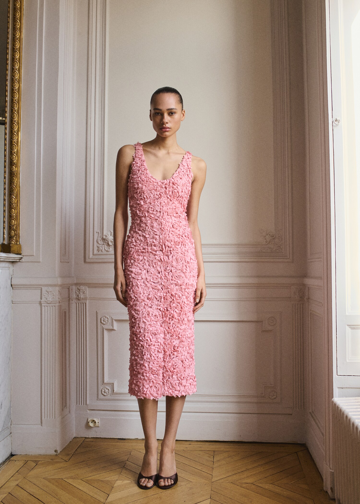 Tüllkleid mit Blumenstickerei - Allgemeine Ansicht