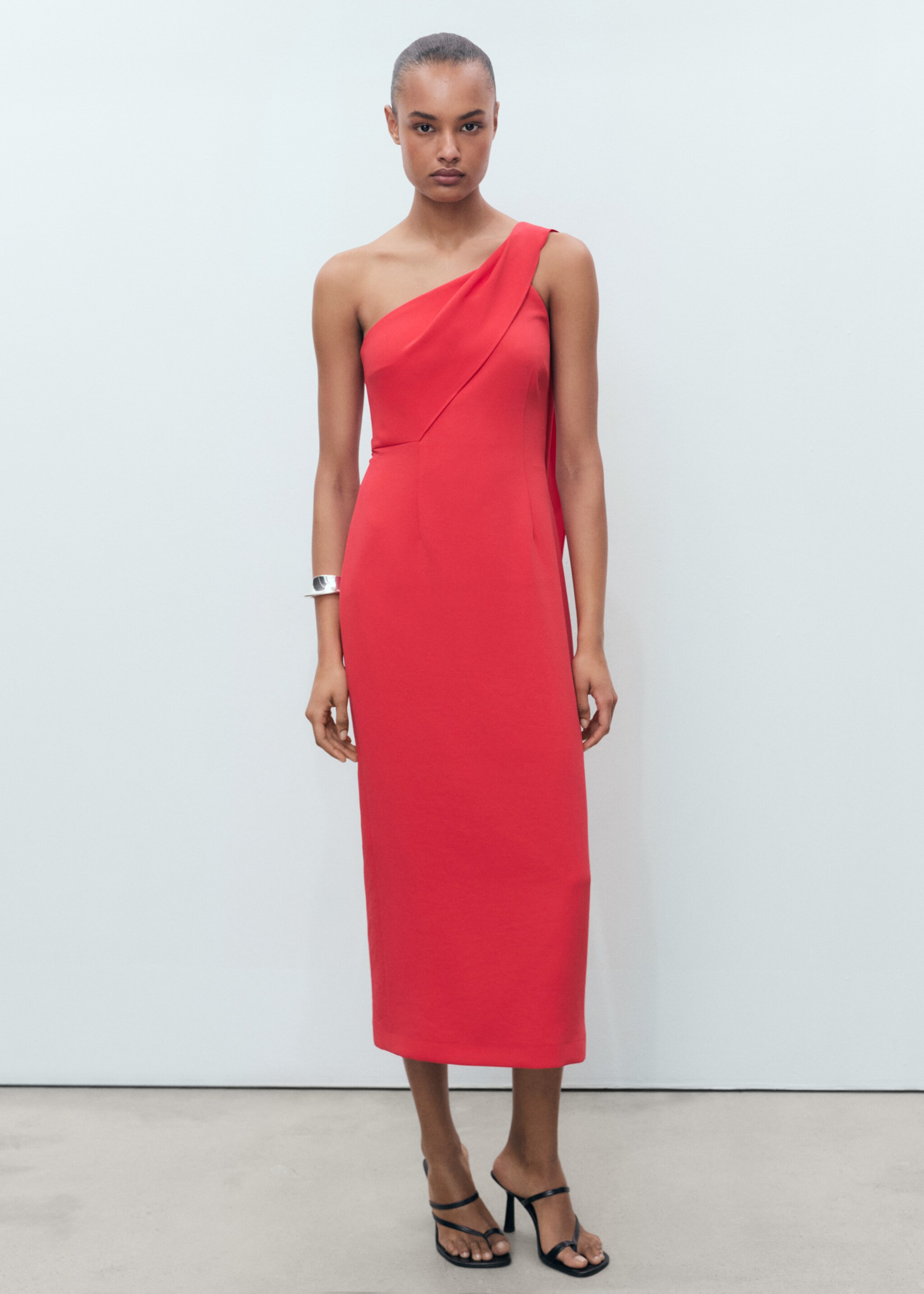 Asymmetrical bow-neck dress - General plane