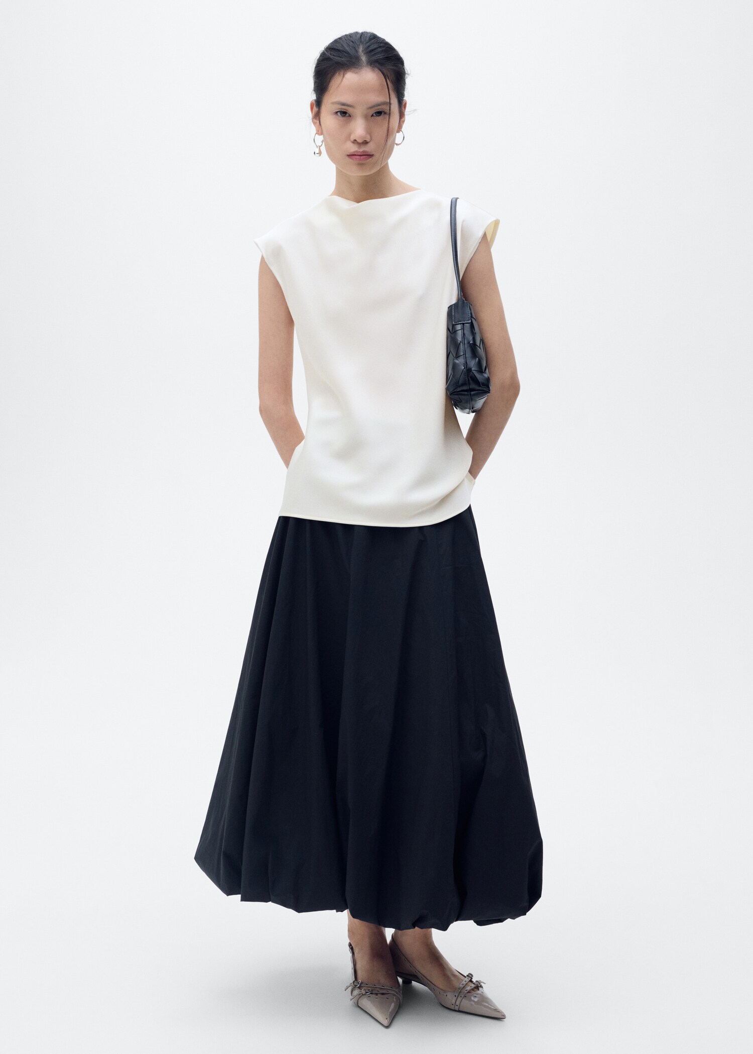 Blusa satinata collo drappeggiato - Piano generale