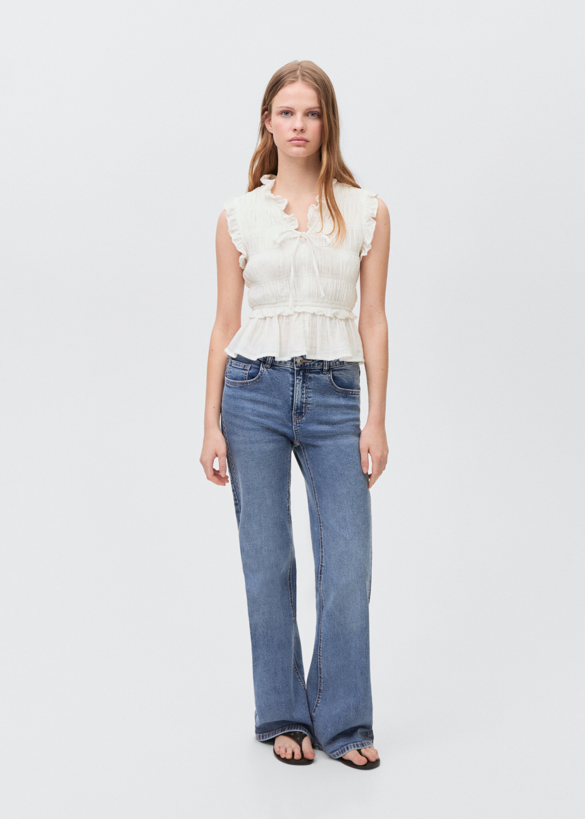 Blusa fruncida volante - Plano general