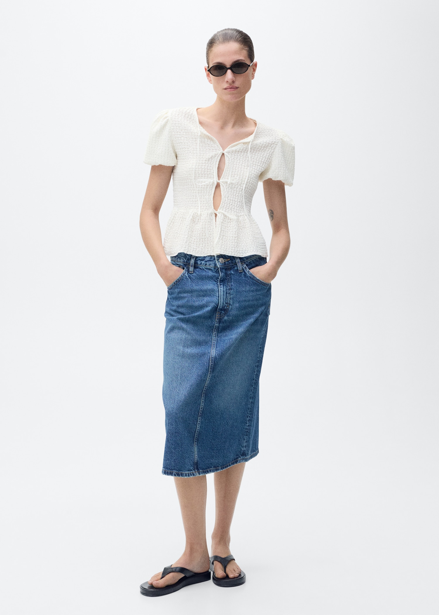 Blusa textura cierre lazos - Plano general