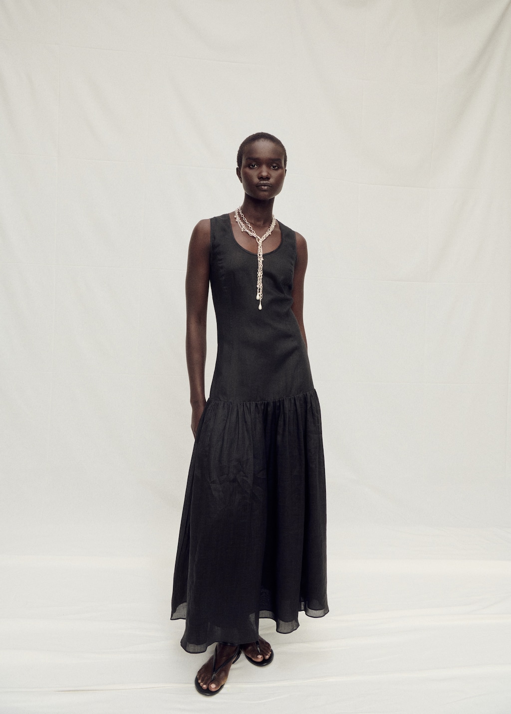 Long linen dress with gathered panel - image 2