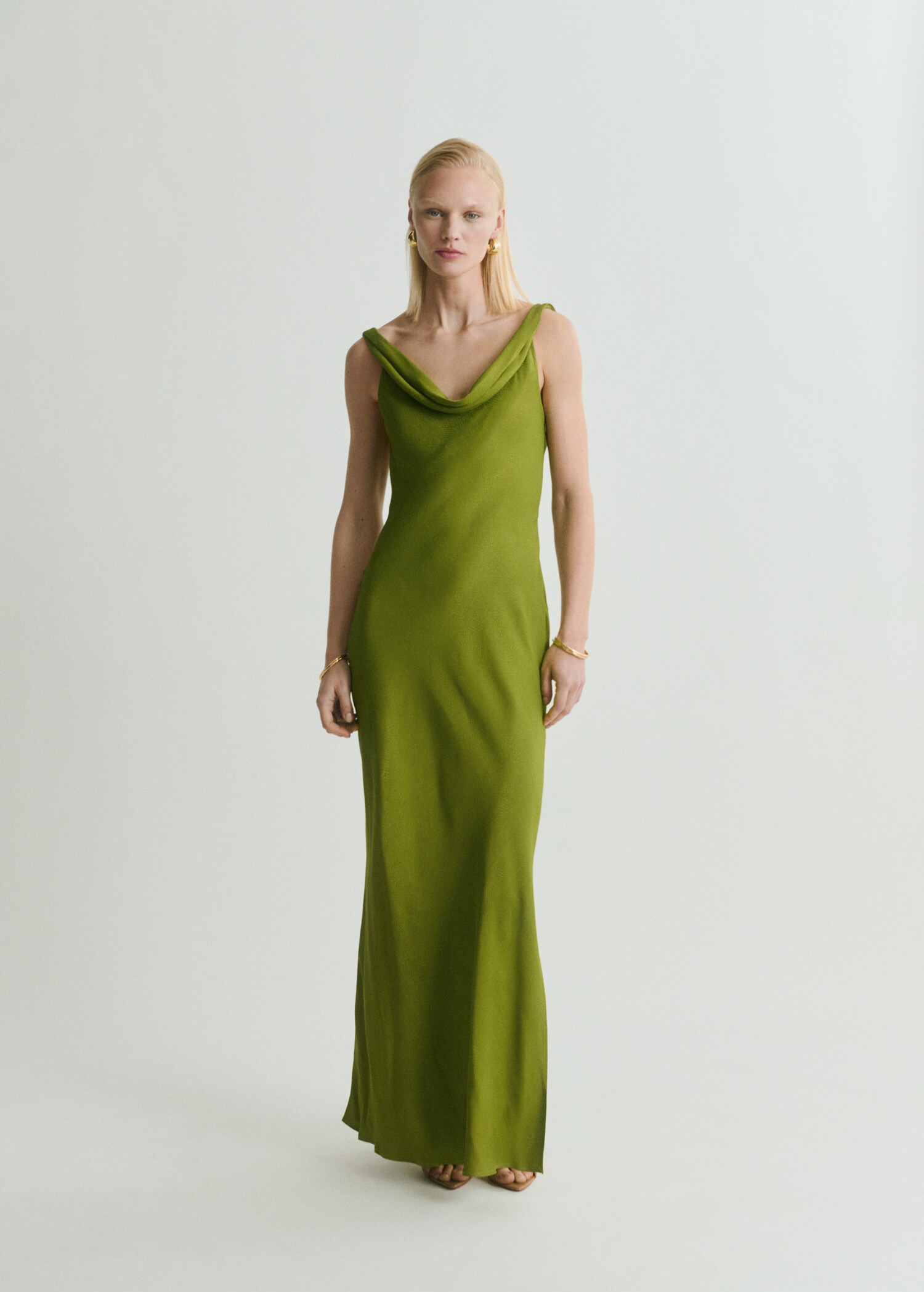 Vestido textura escote drapeado - Plano general