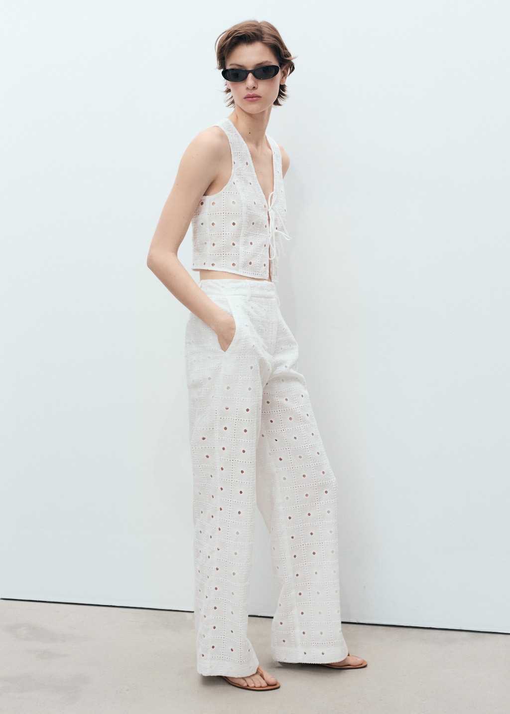 Embroidered cotton vest with bows - image 2