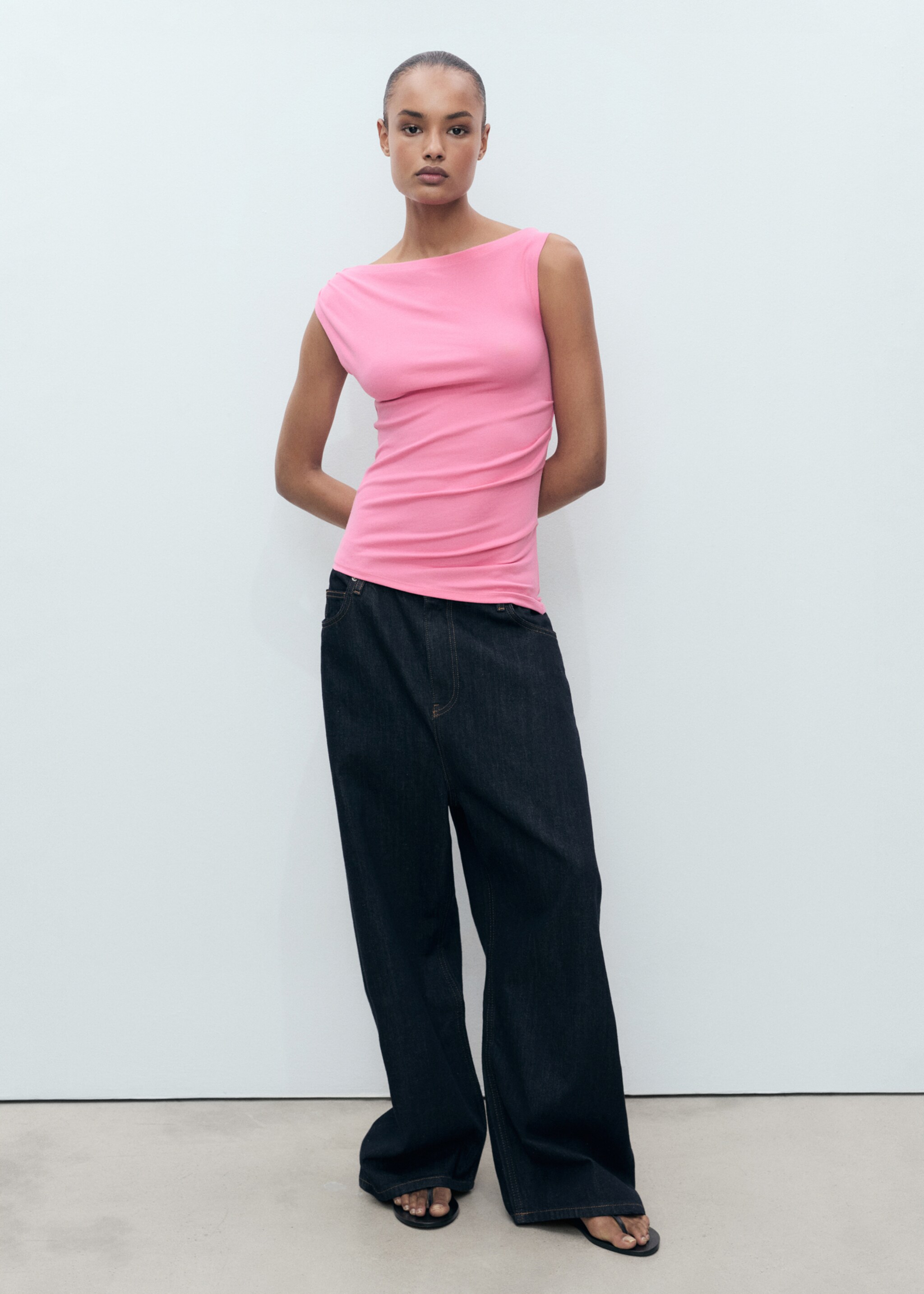 Fitted top with gathered shoulder - Plano geral