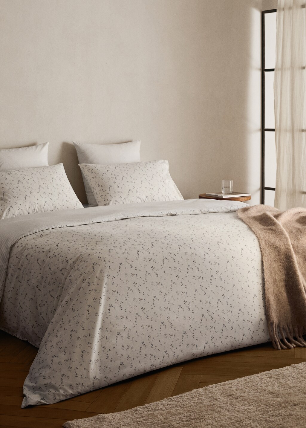 Percale cotton floral and fine-stripe reversible duvet cover for 90 cm bed