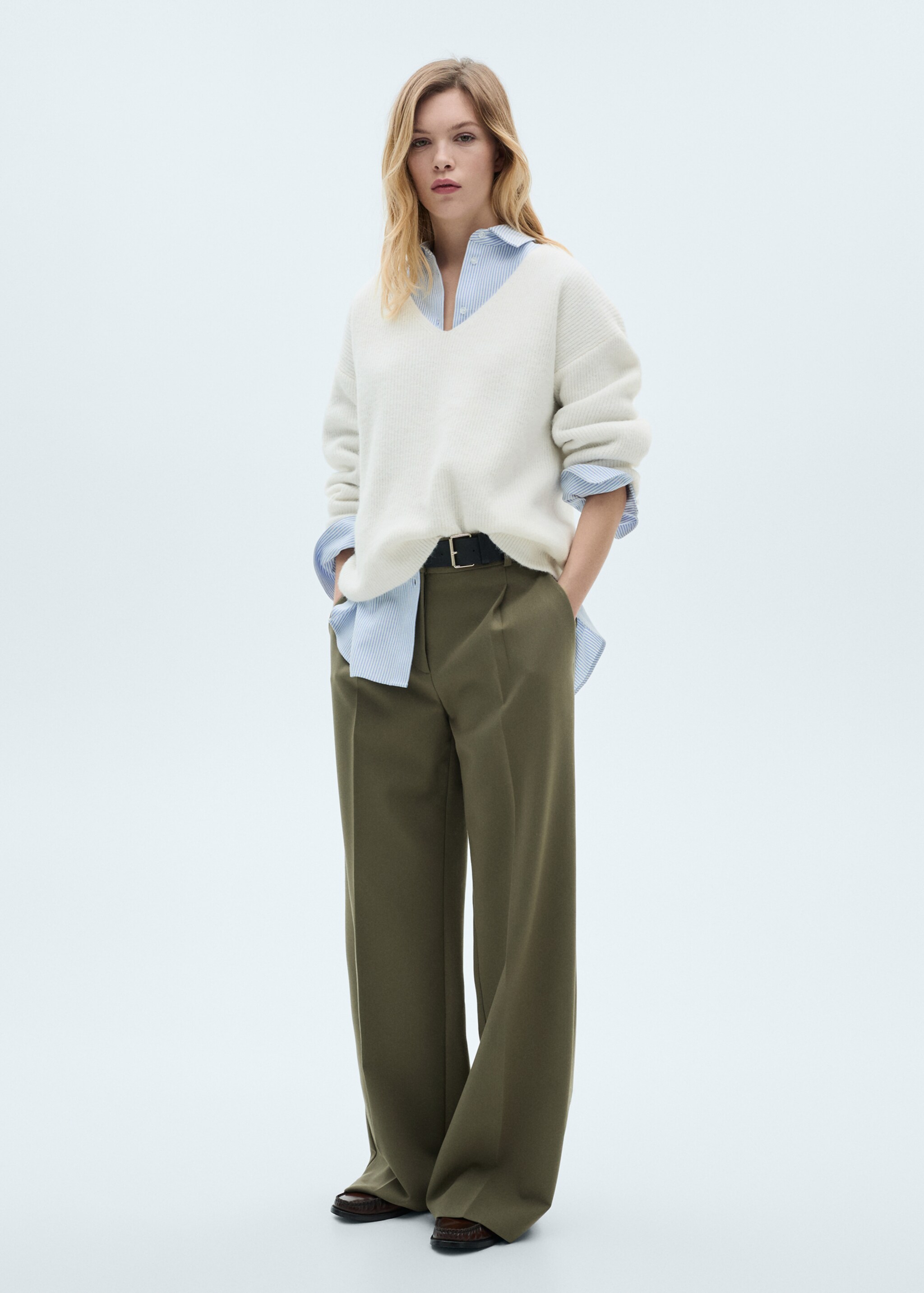 V-neck knit sweater - General plane