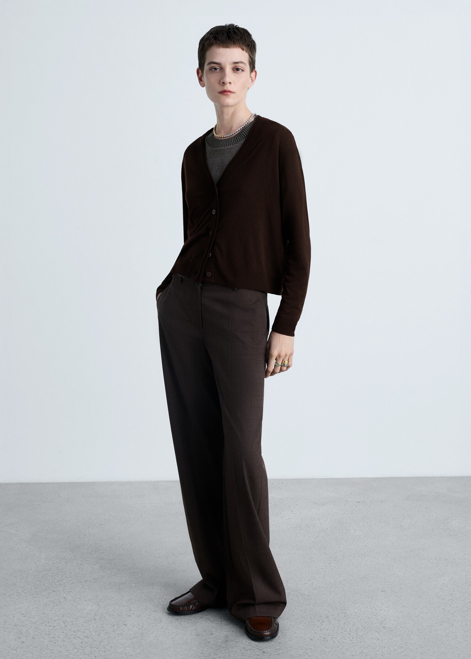 V-neck knitted cardigan - General plane