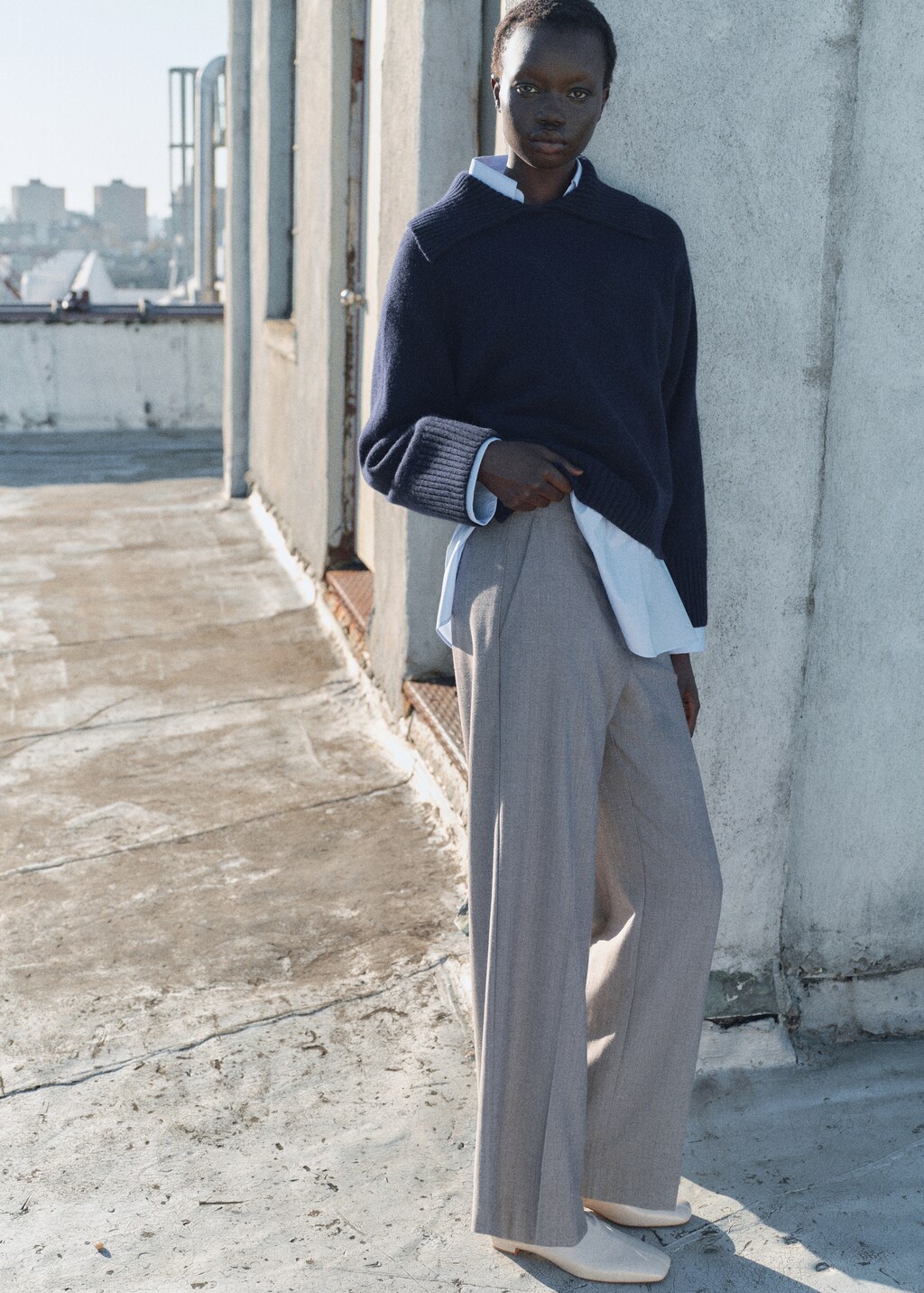 Mid-rise wide leg pants