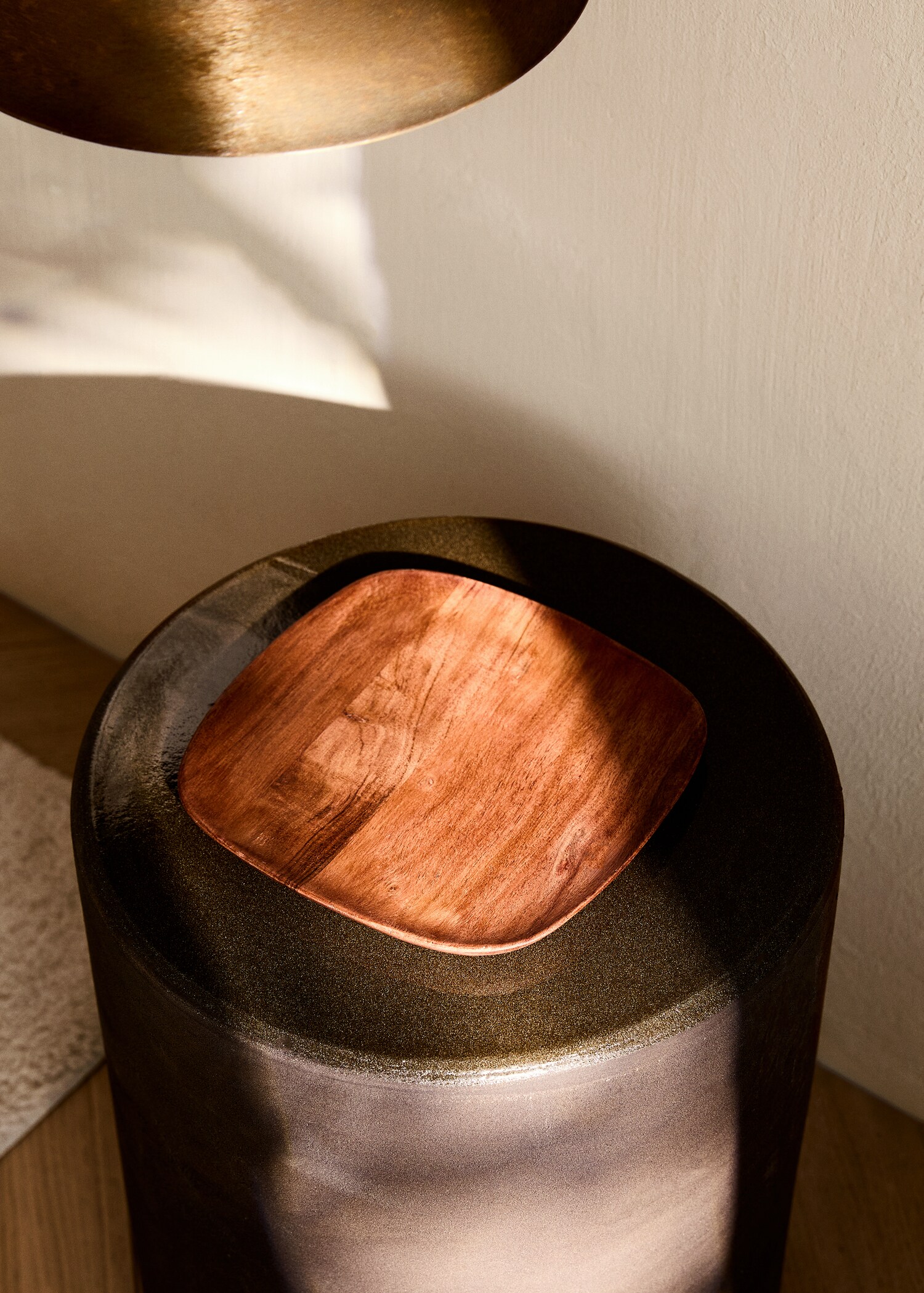 Small square wooden decorative tray - General plane