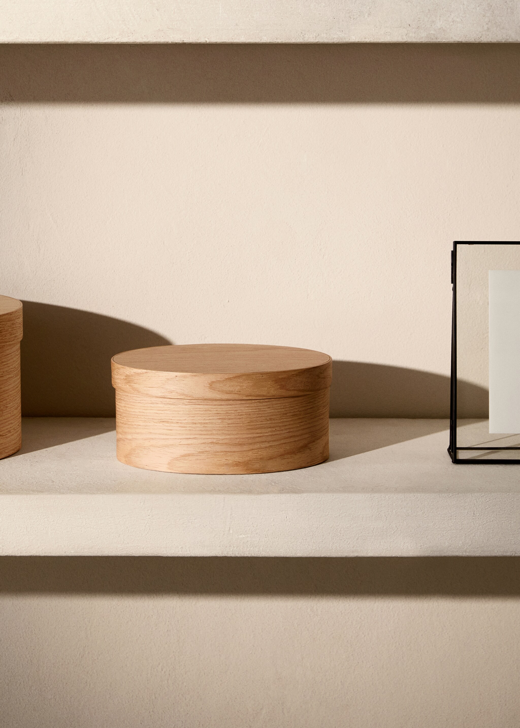 Small oval wooden box - General plane