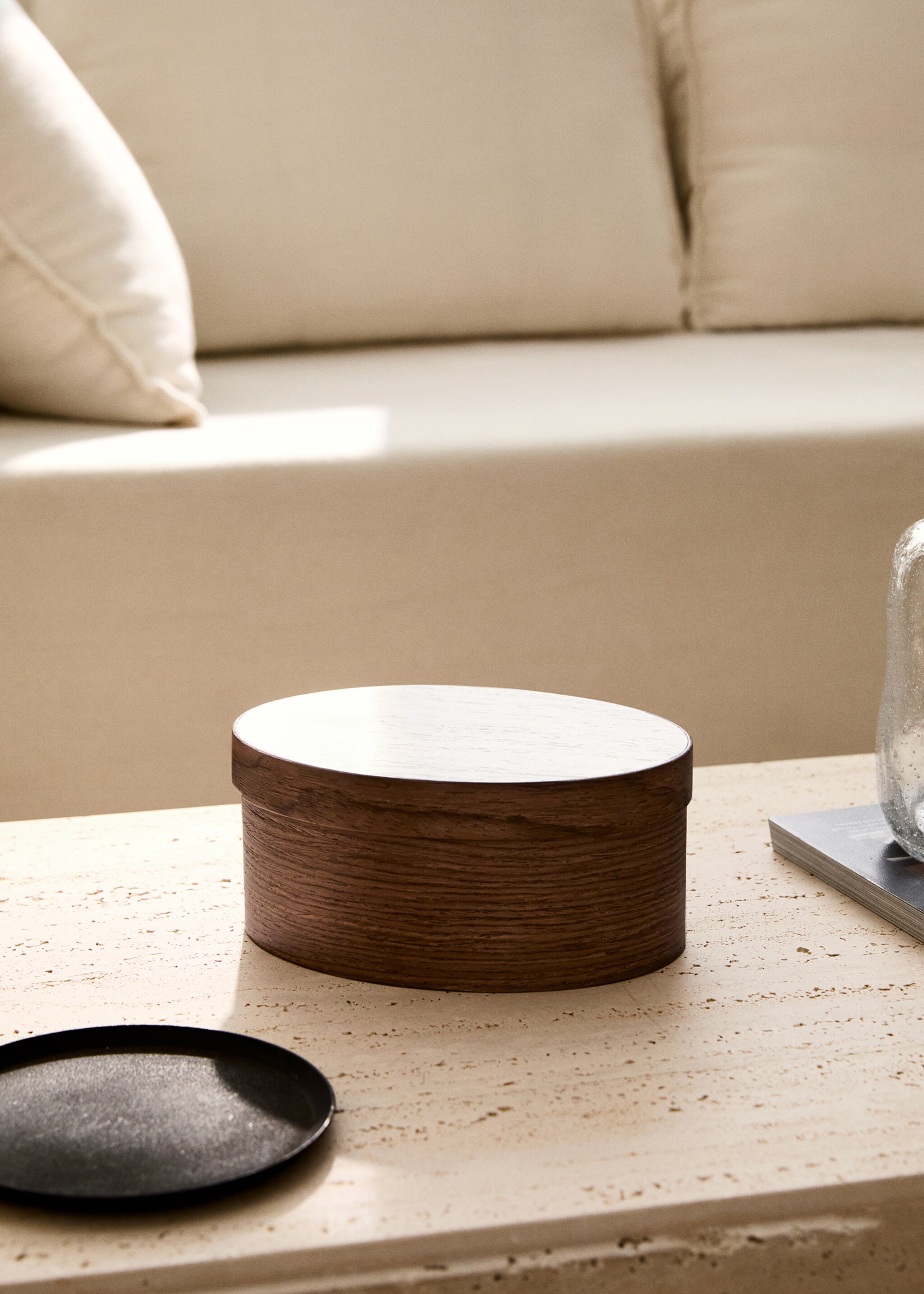Small oval wooden box - General plane