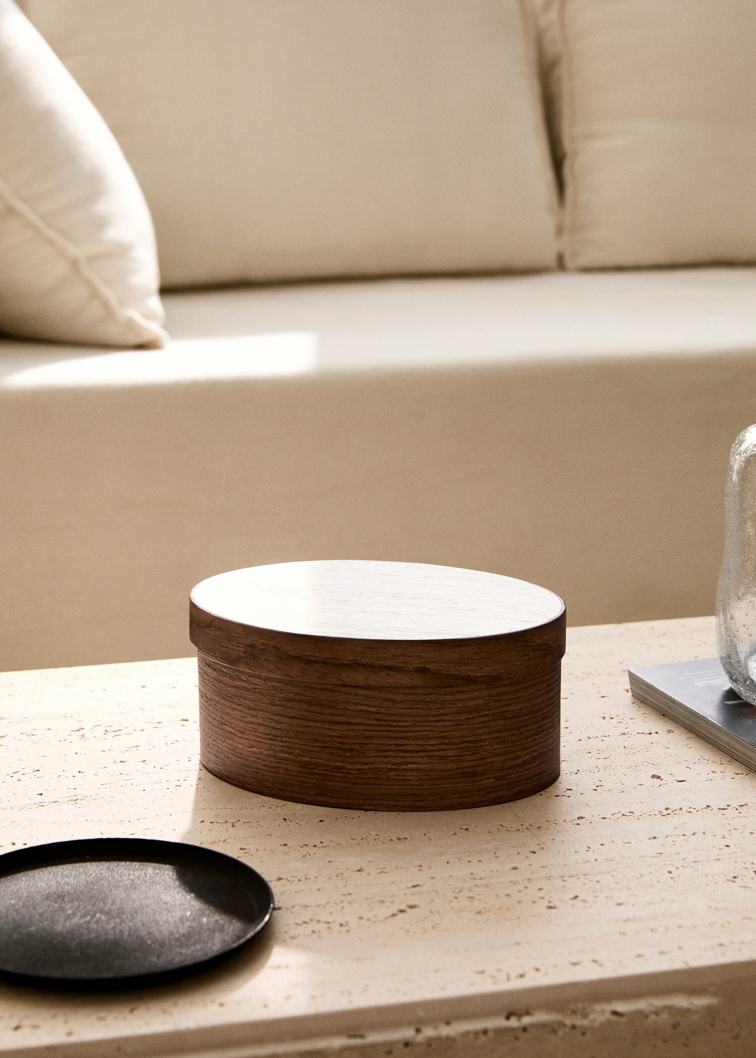 Small oval wooden box - General plane
