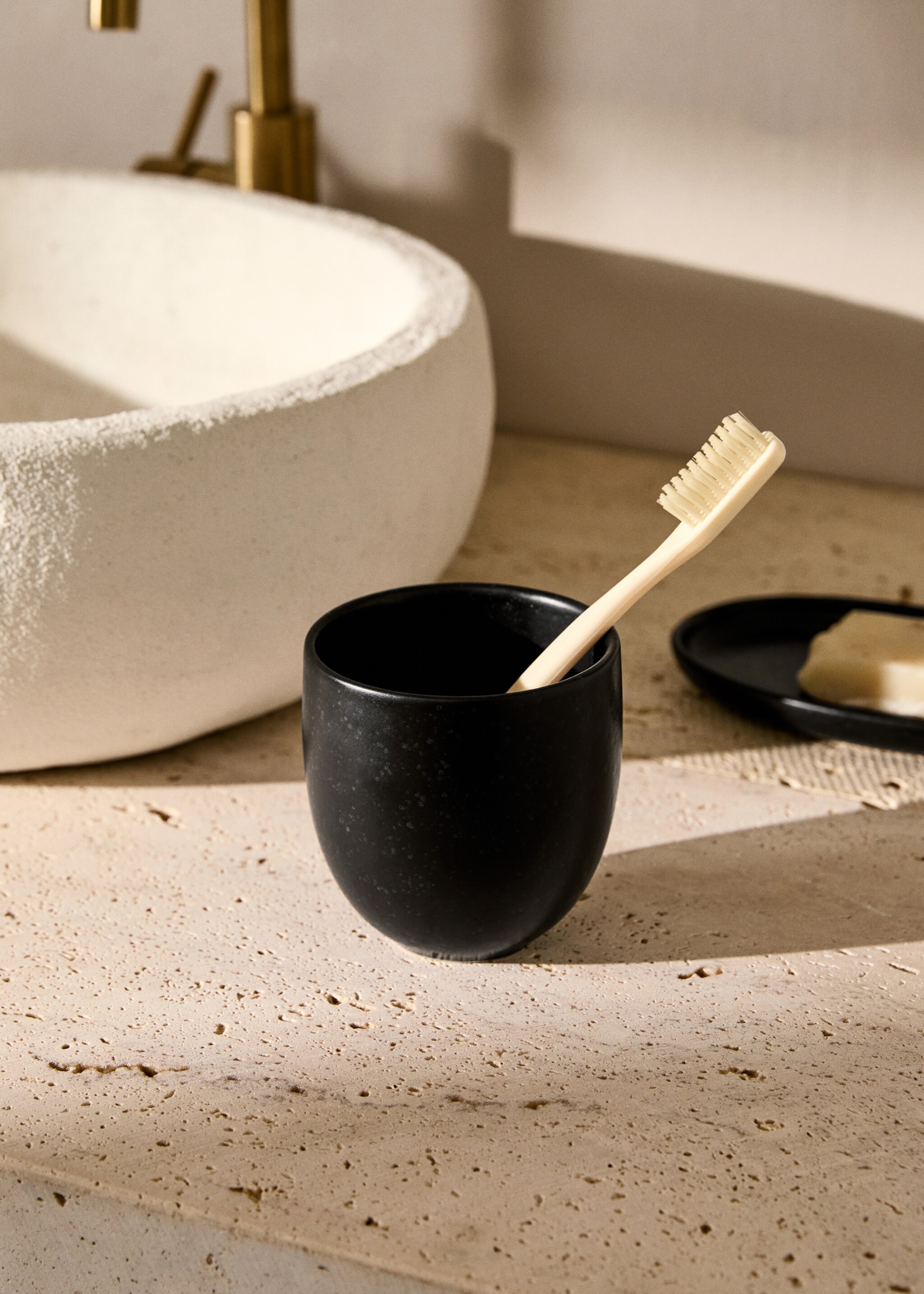 Stoneware bathroom glass with matte finish - General plane