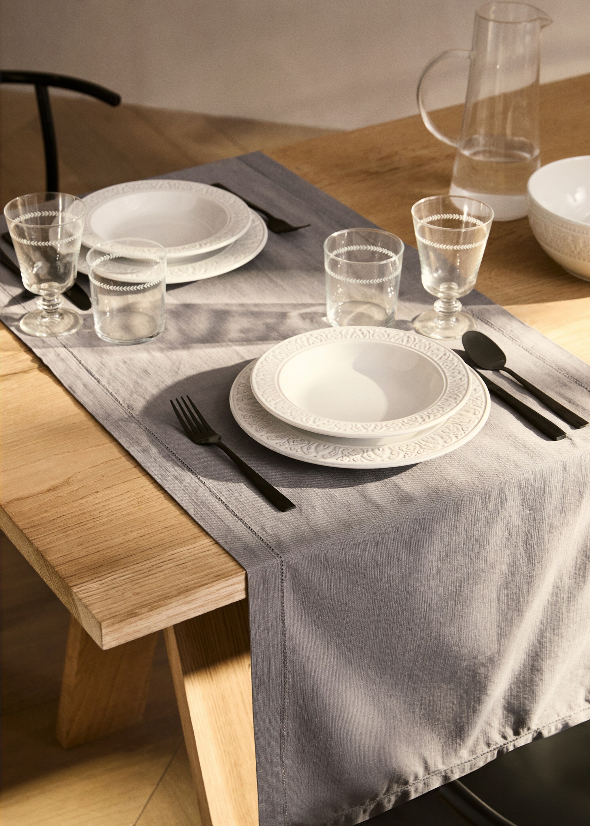Cotton table runner with hemstitch detail - General plane