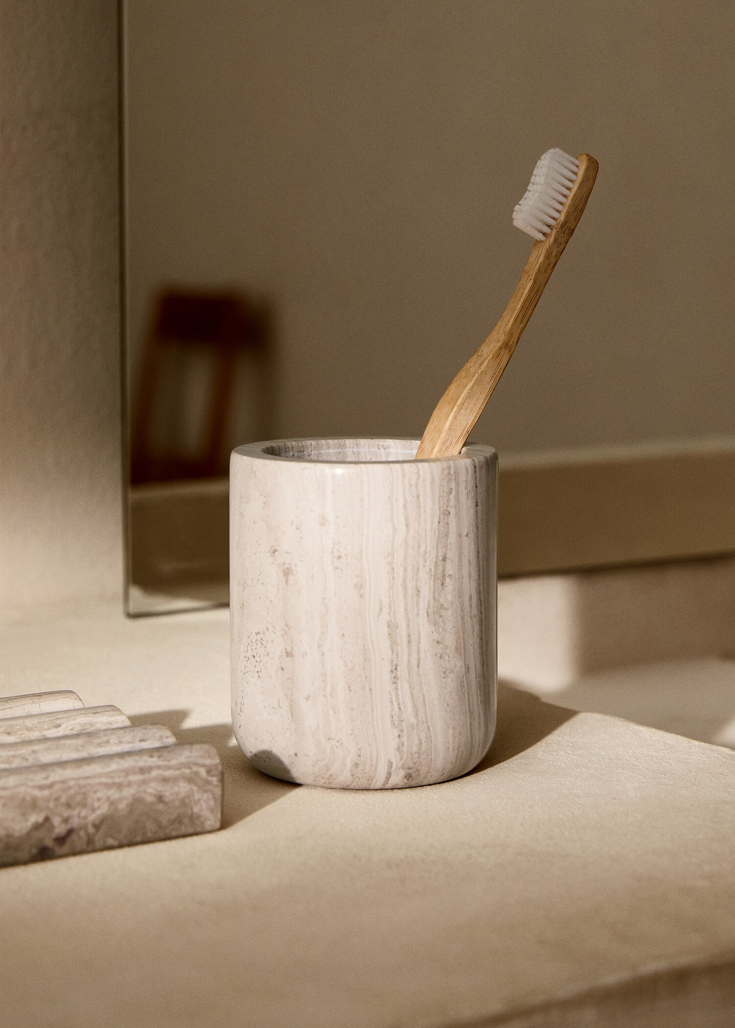 Gobelet salle de bain marbre - Plan général