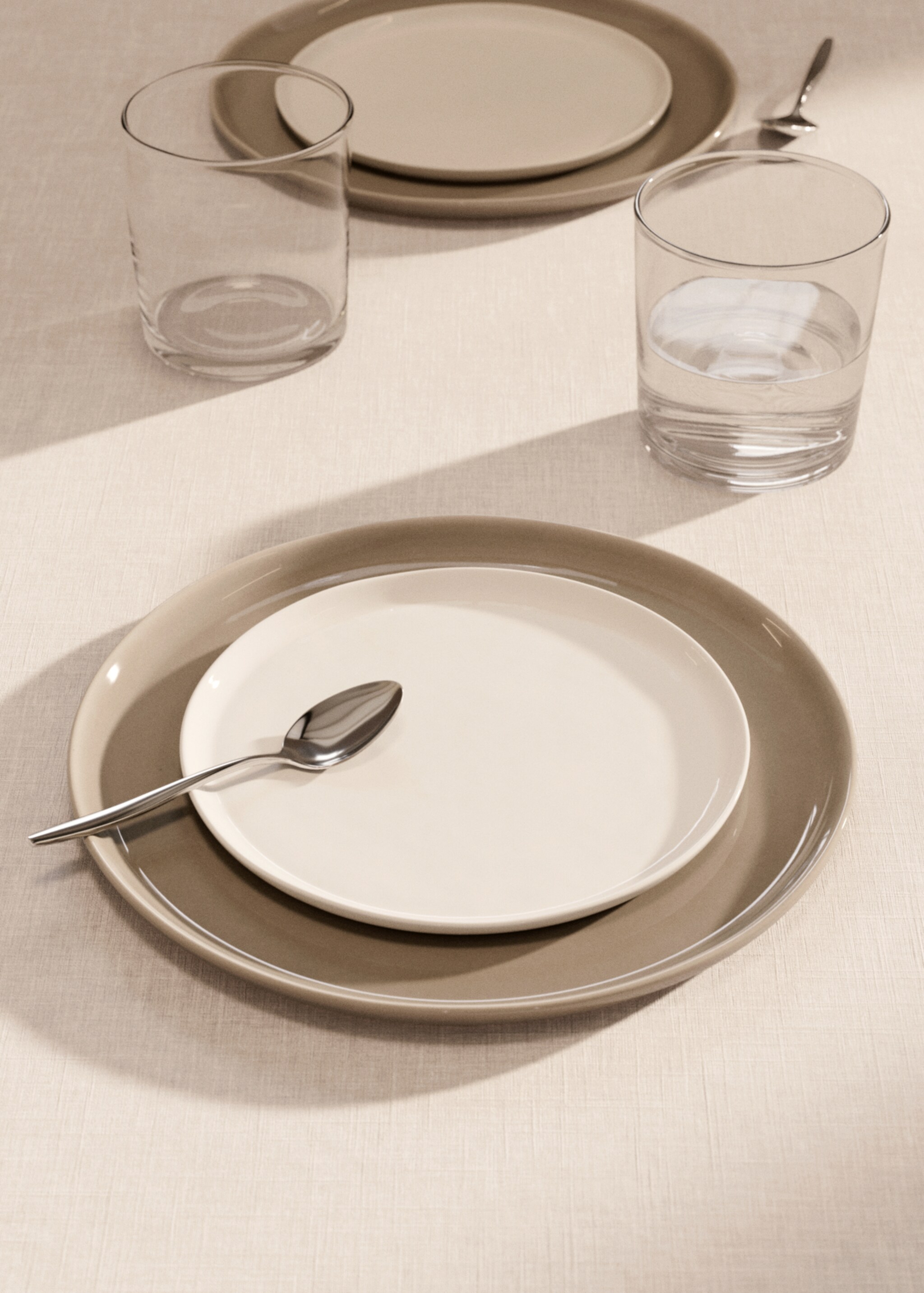 Farfurie pentru desert din ceramică fină - Plan general