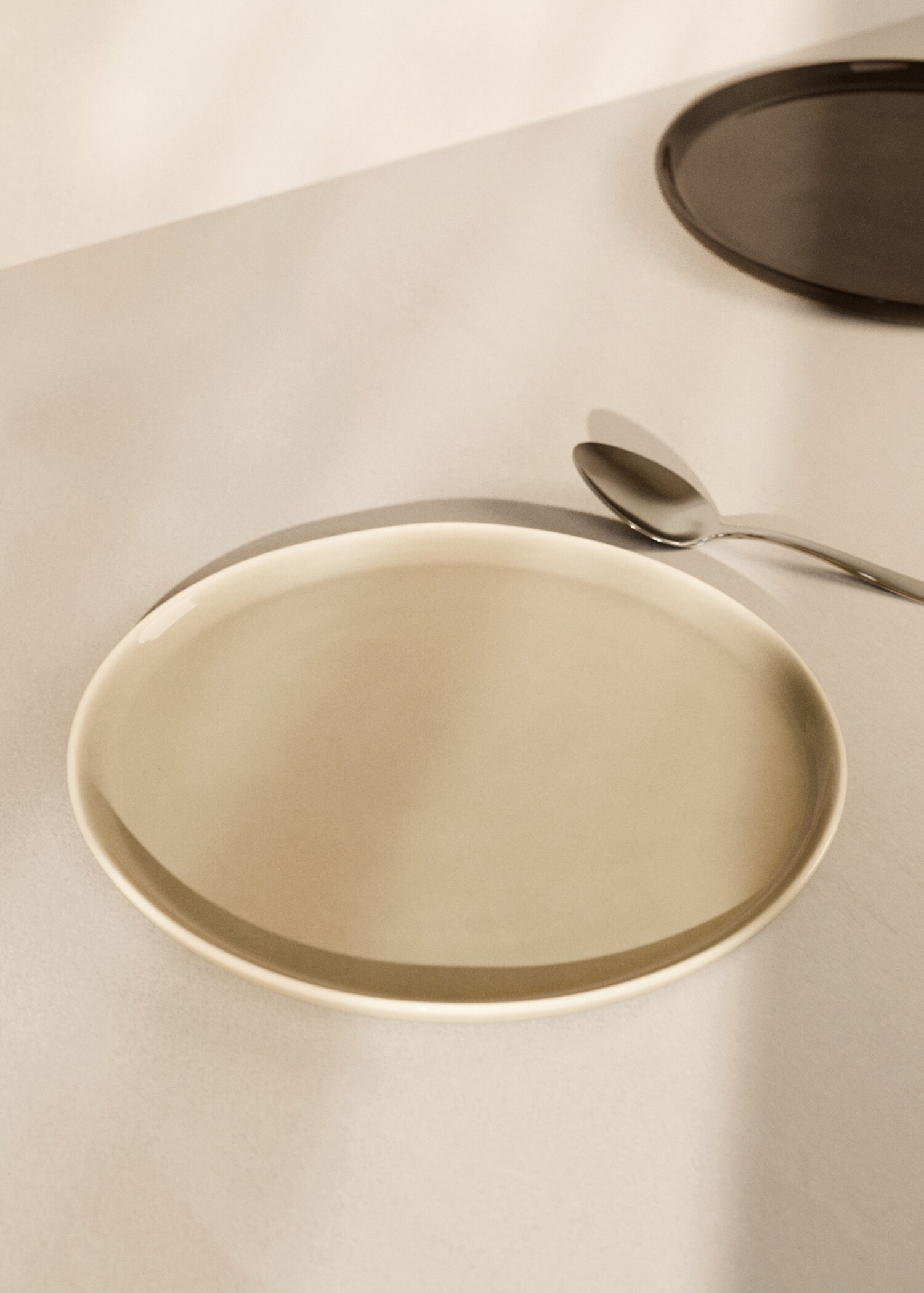Fine stoneware dessert dish - General plane