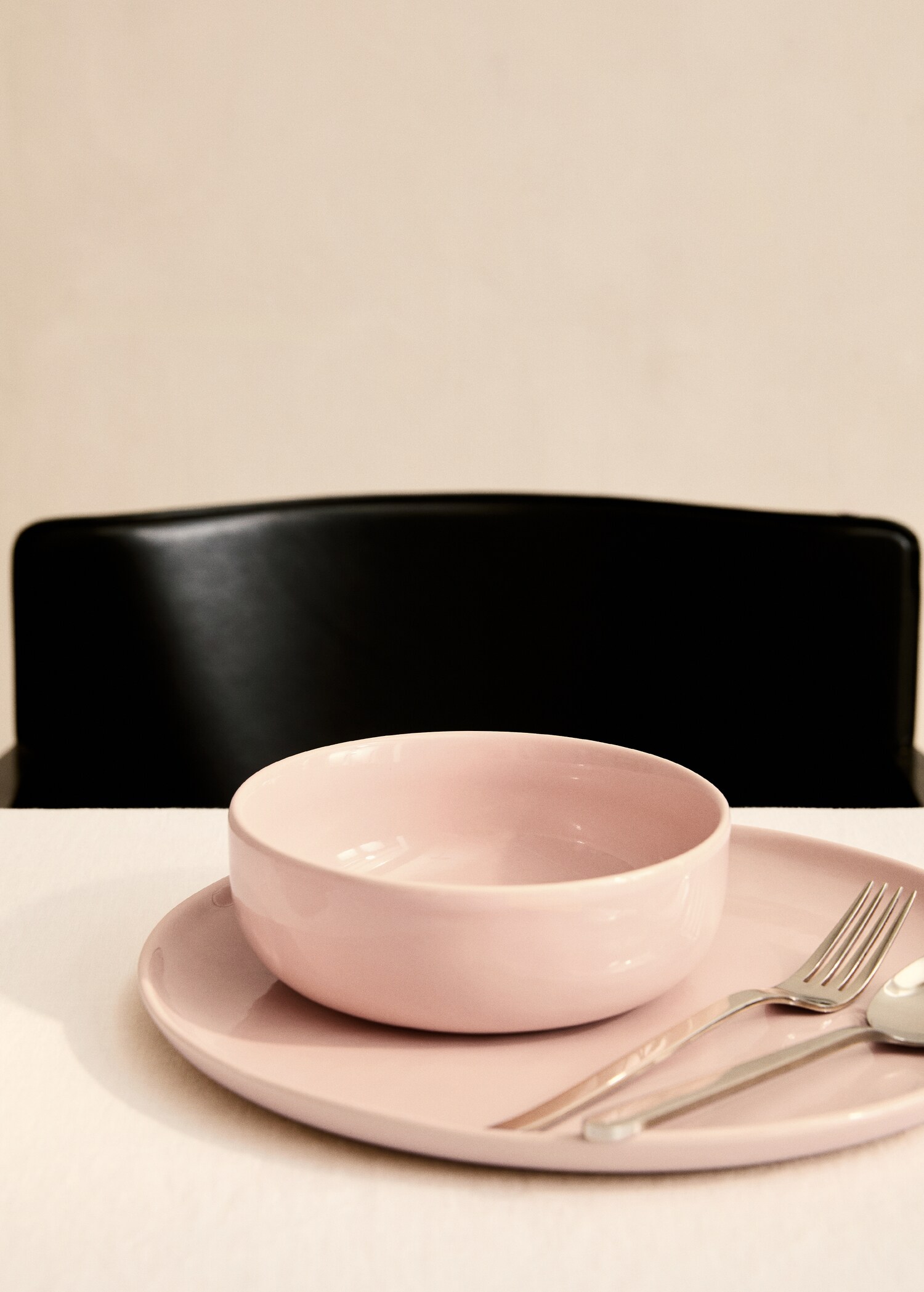 Medium stoneware bowl with plain design - General plane
