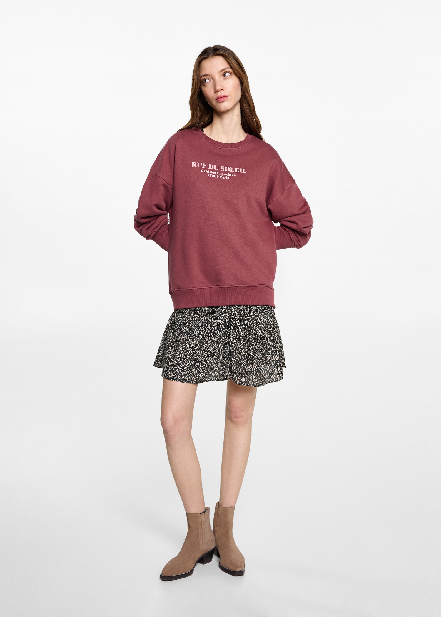 Yazılı sweatshirt - Genel plan