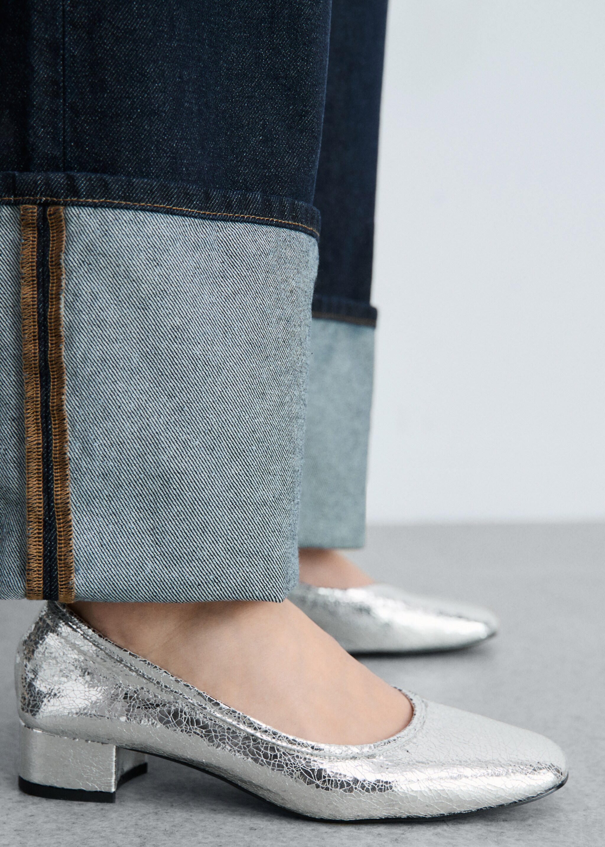 Cracked-heel shoes - General plane