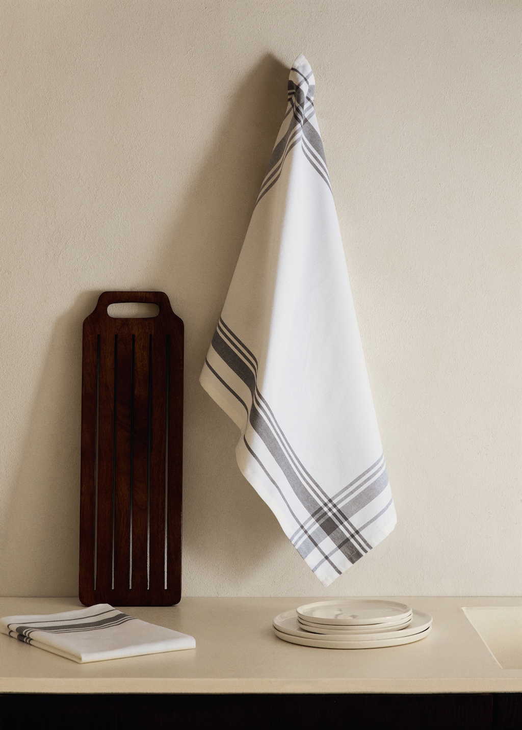 Cotton yarn-dyed kitchen towels with geometric design