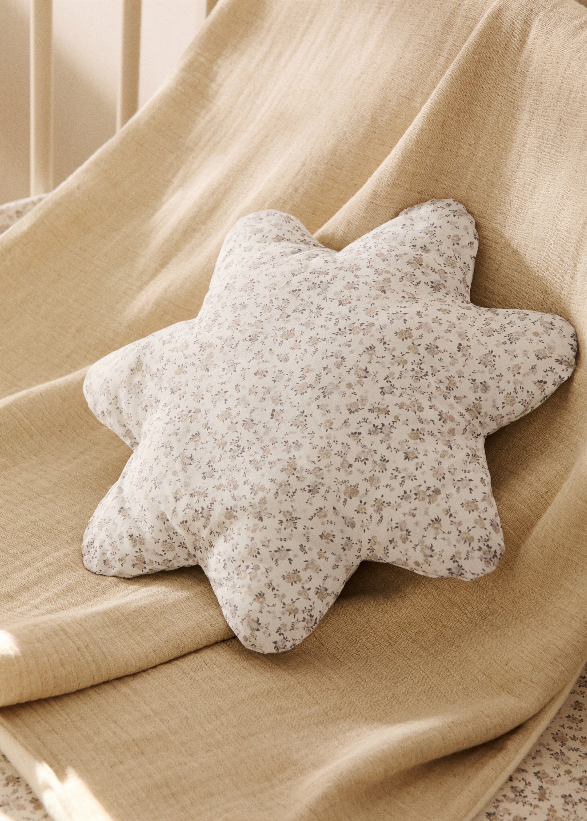 Coussin enfant imprimé fleuri 35x35 cm - Plan général