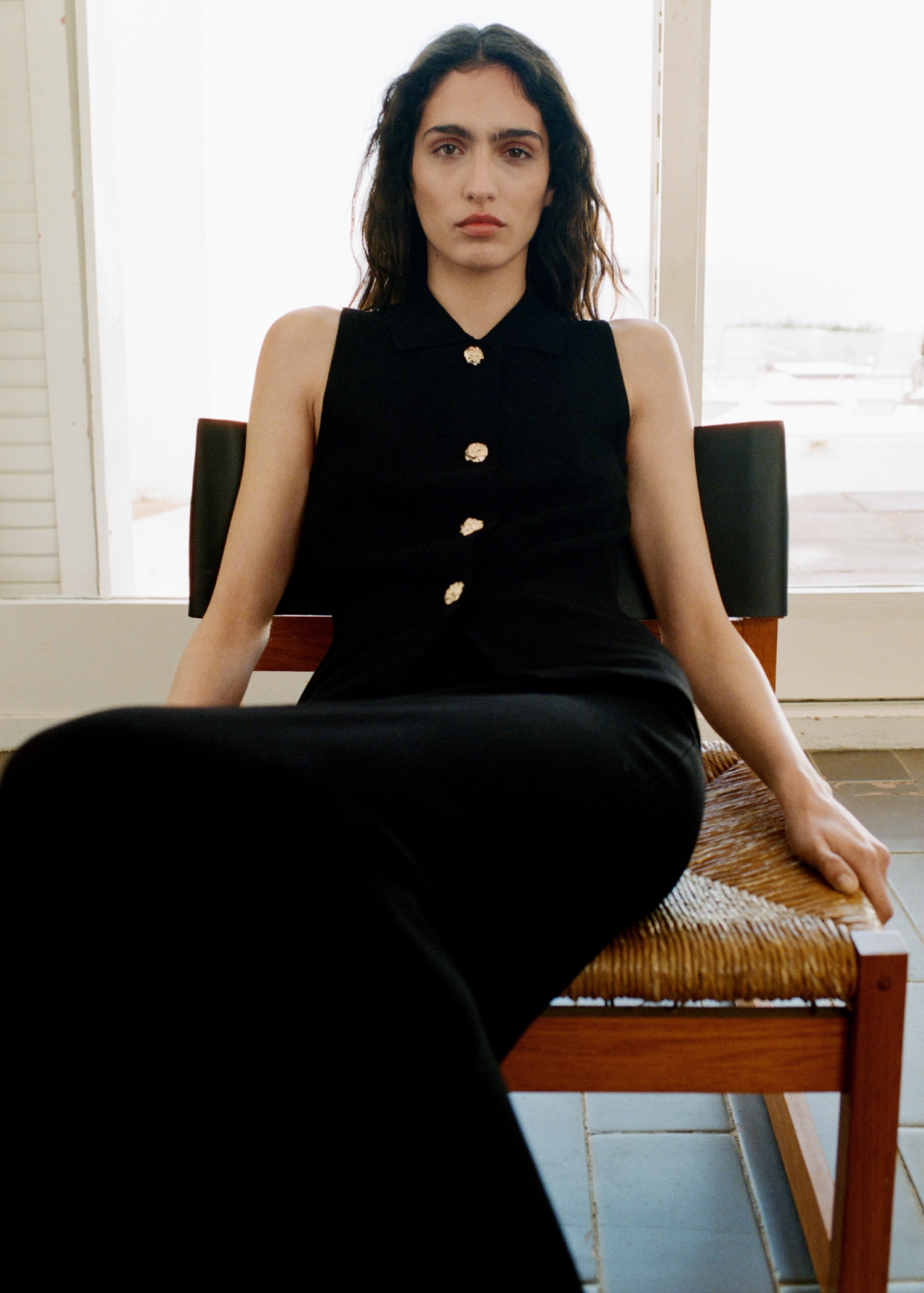 Chaleco punto botones joya Mujer MANGO Perú - Main Image