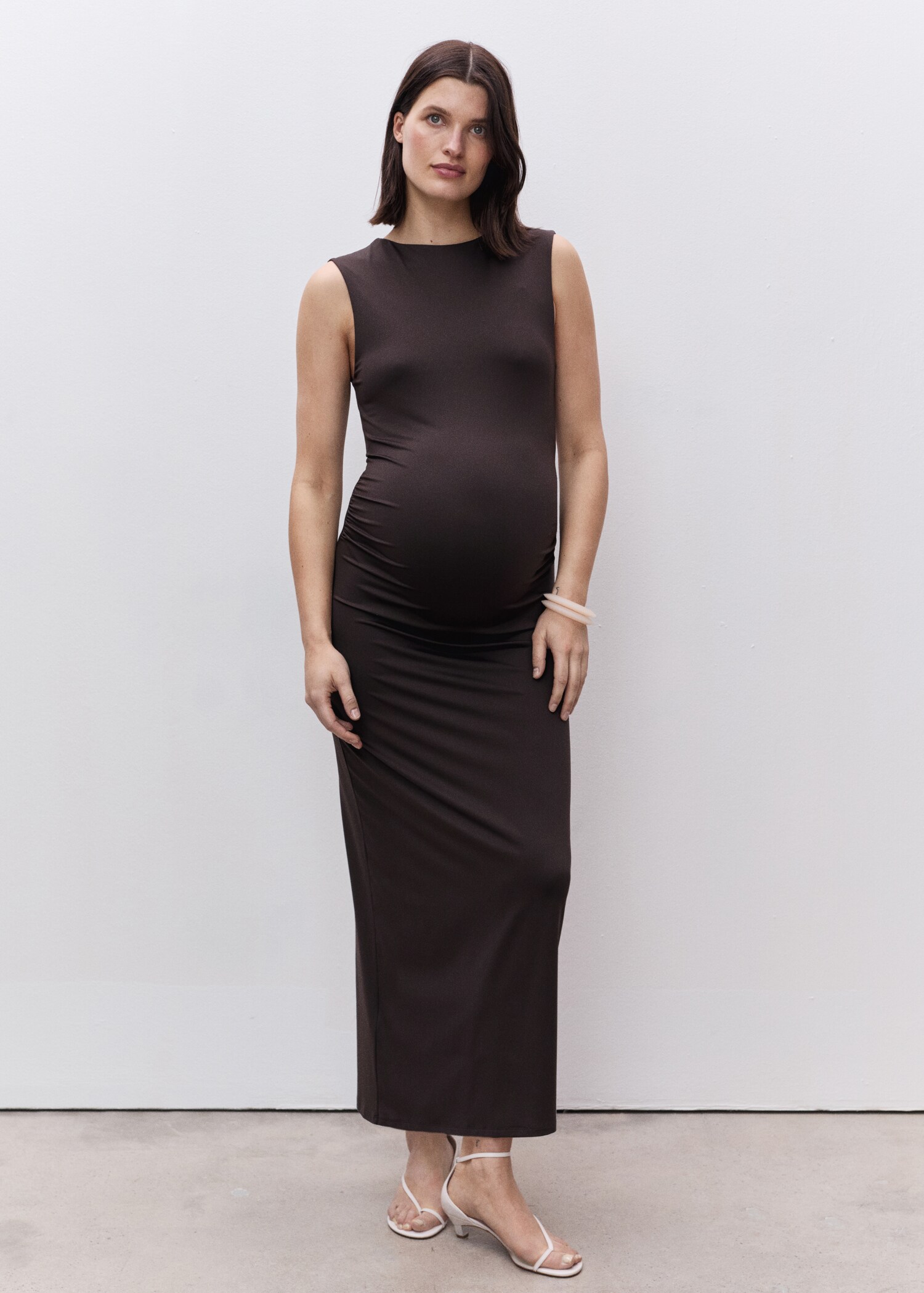 Long dress with back opening - General plane