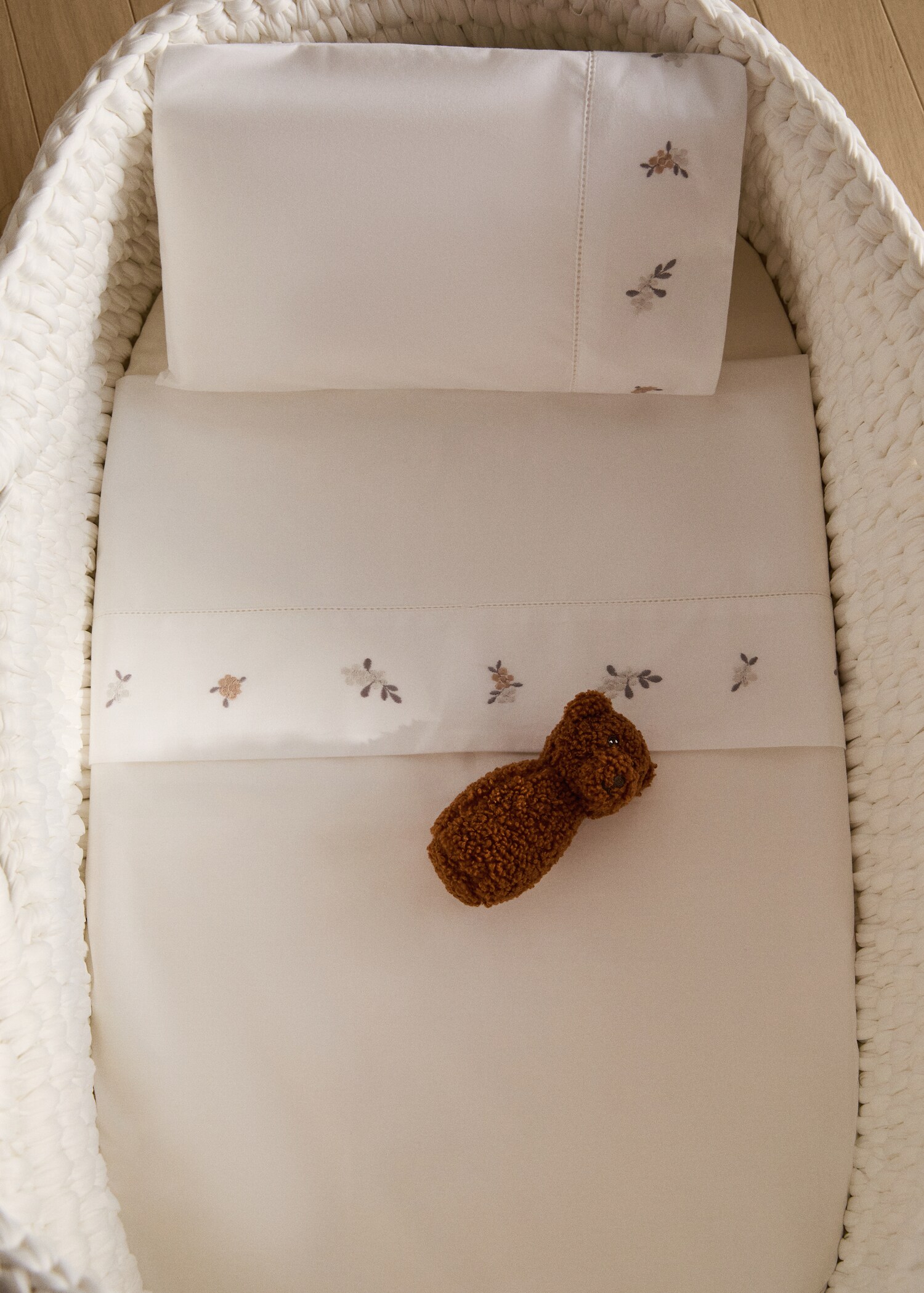 Set aus Bettwäsche und Kissen für Minibett mit Blumenstickerei - Allgemeine Ansicht