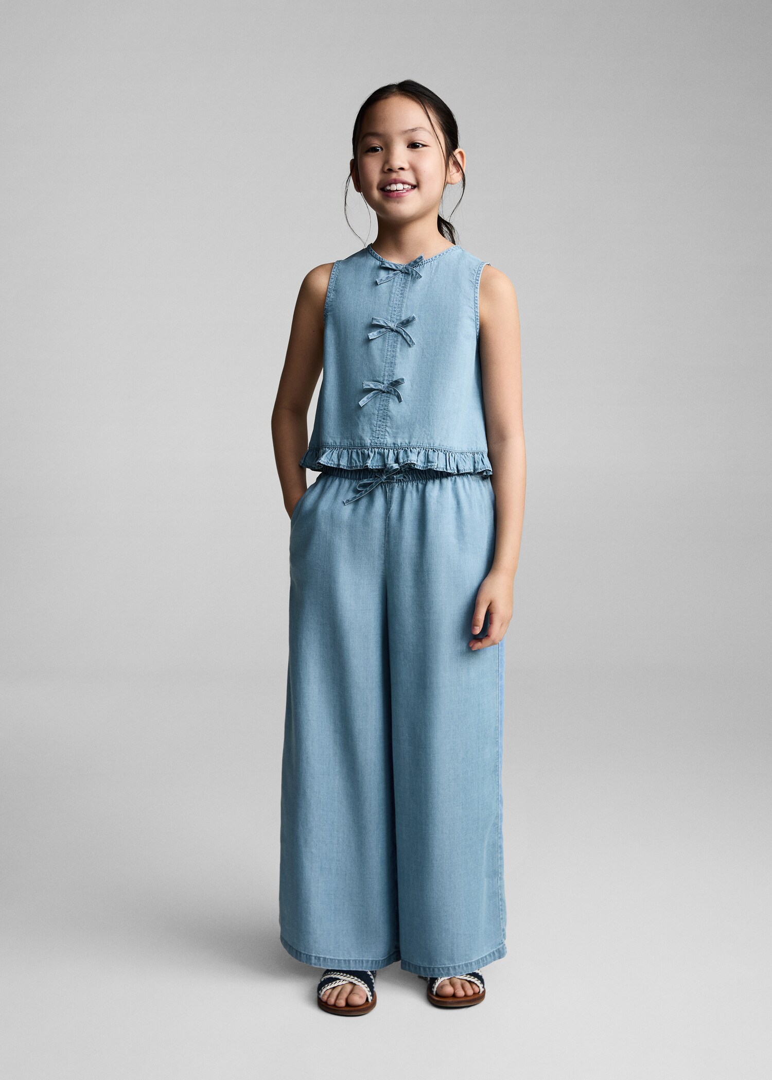 Flowy straight-fit trousers with bow - General plane