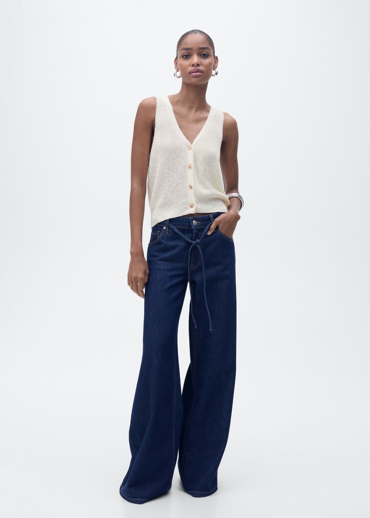 Chunky-knit waistcoat with buttons - General plane