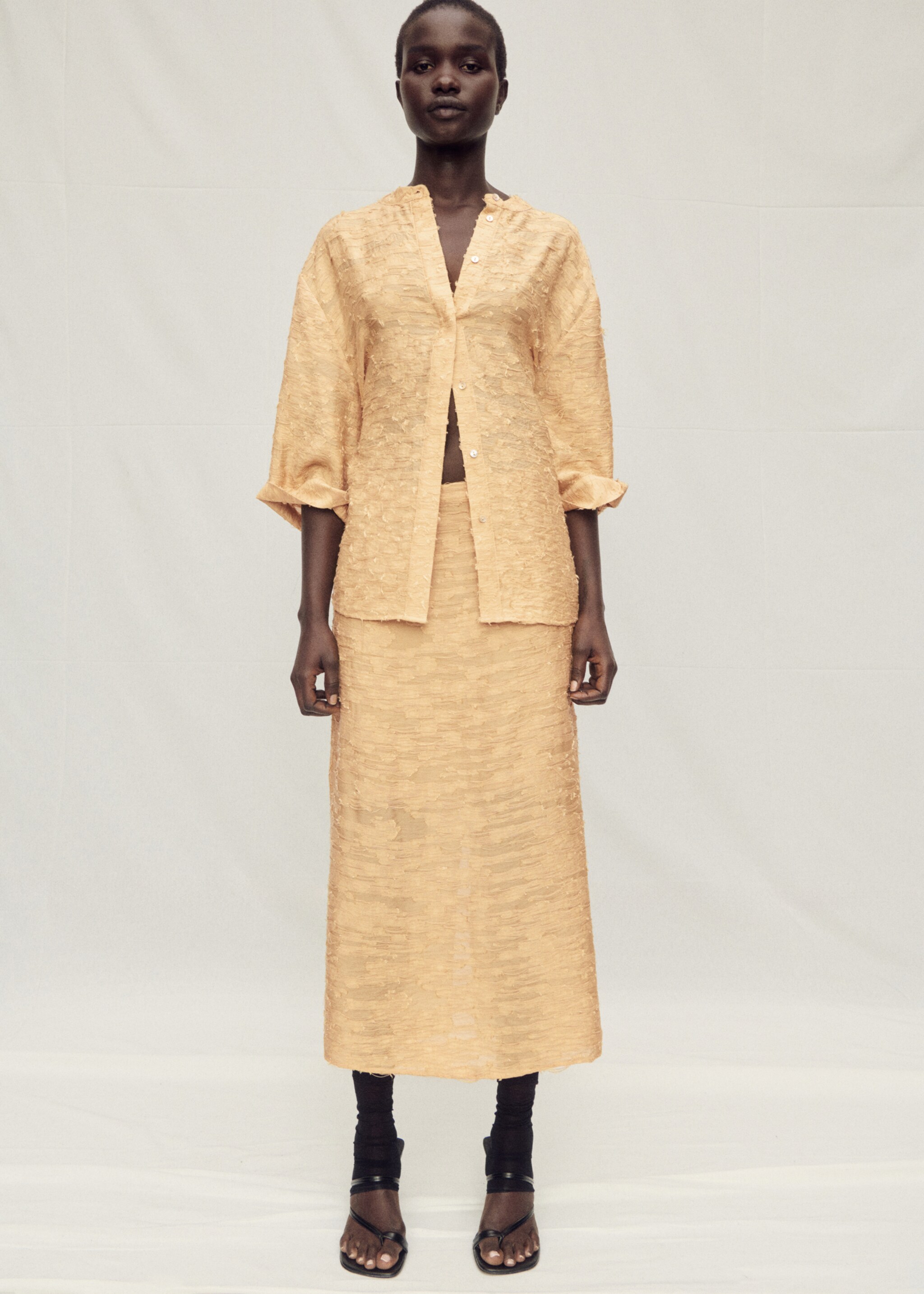 Textured straight skirt - General plane