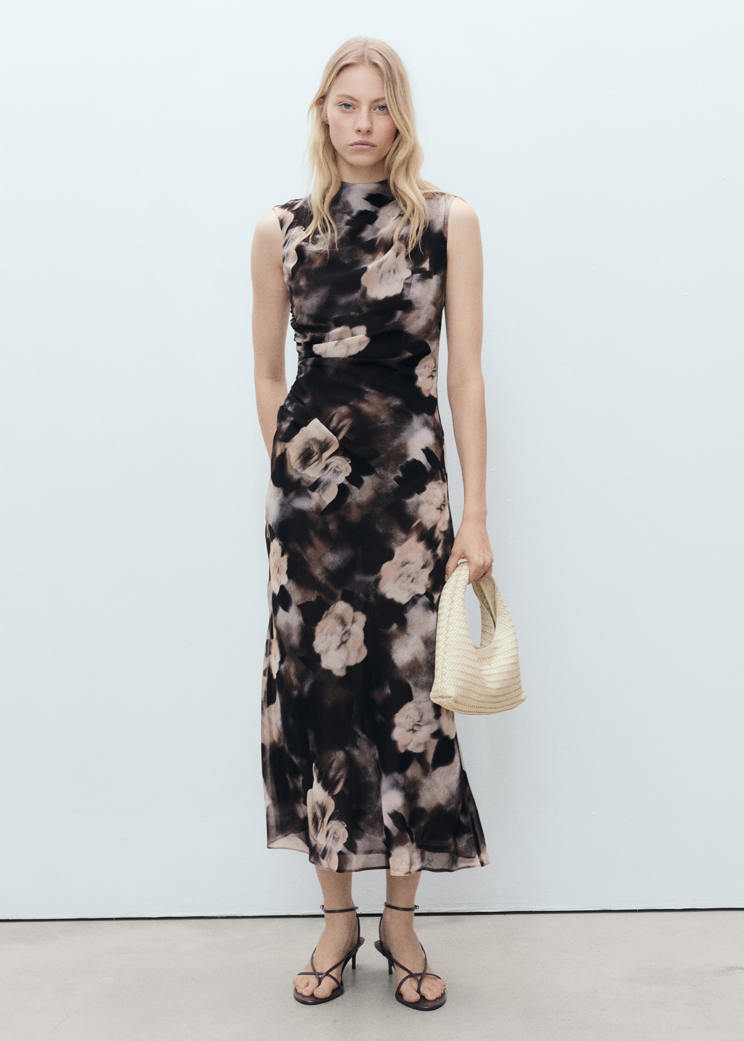 Robe drapée avec imprimé fleuri - Plan général
