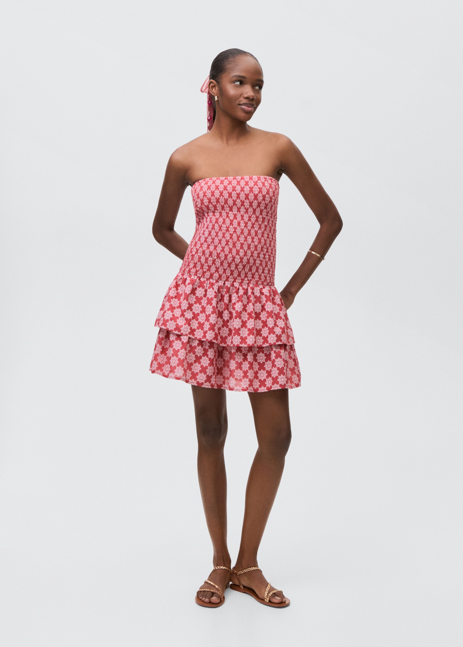 Gerafftes Kleid mit Rüschen - Allgemeine Ansicht