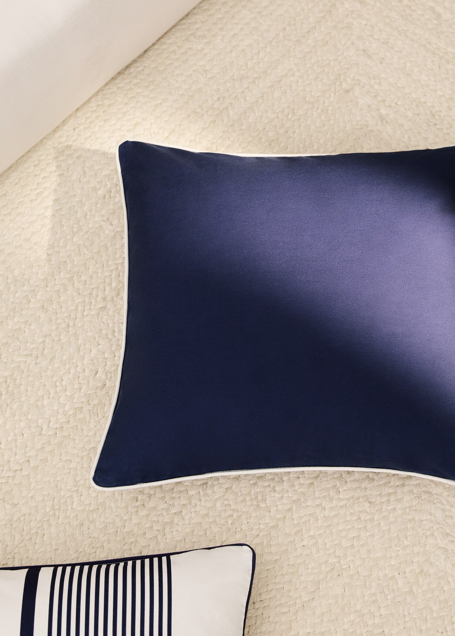 Waterproof cushion cover with trim 50x50 cm - General plane