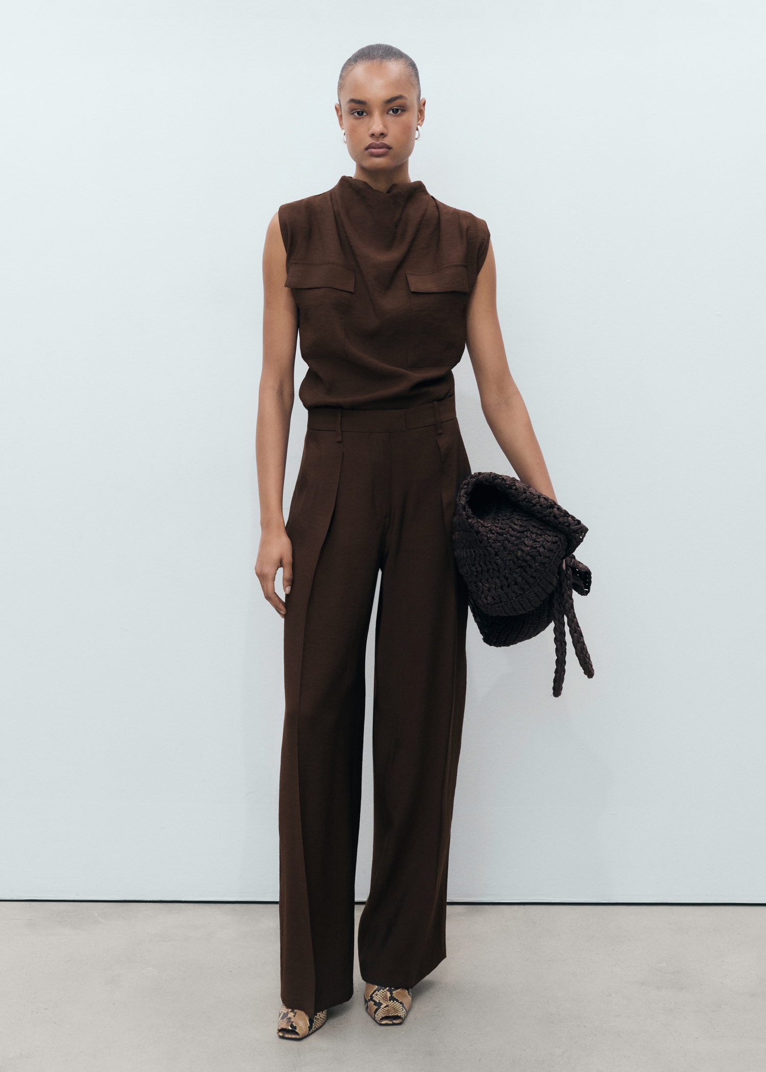 Wide-leg pleated trousers - General plane