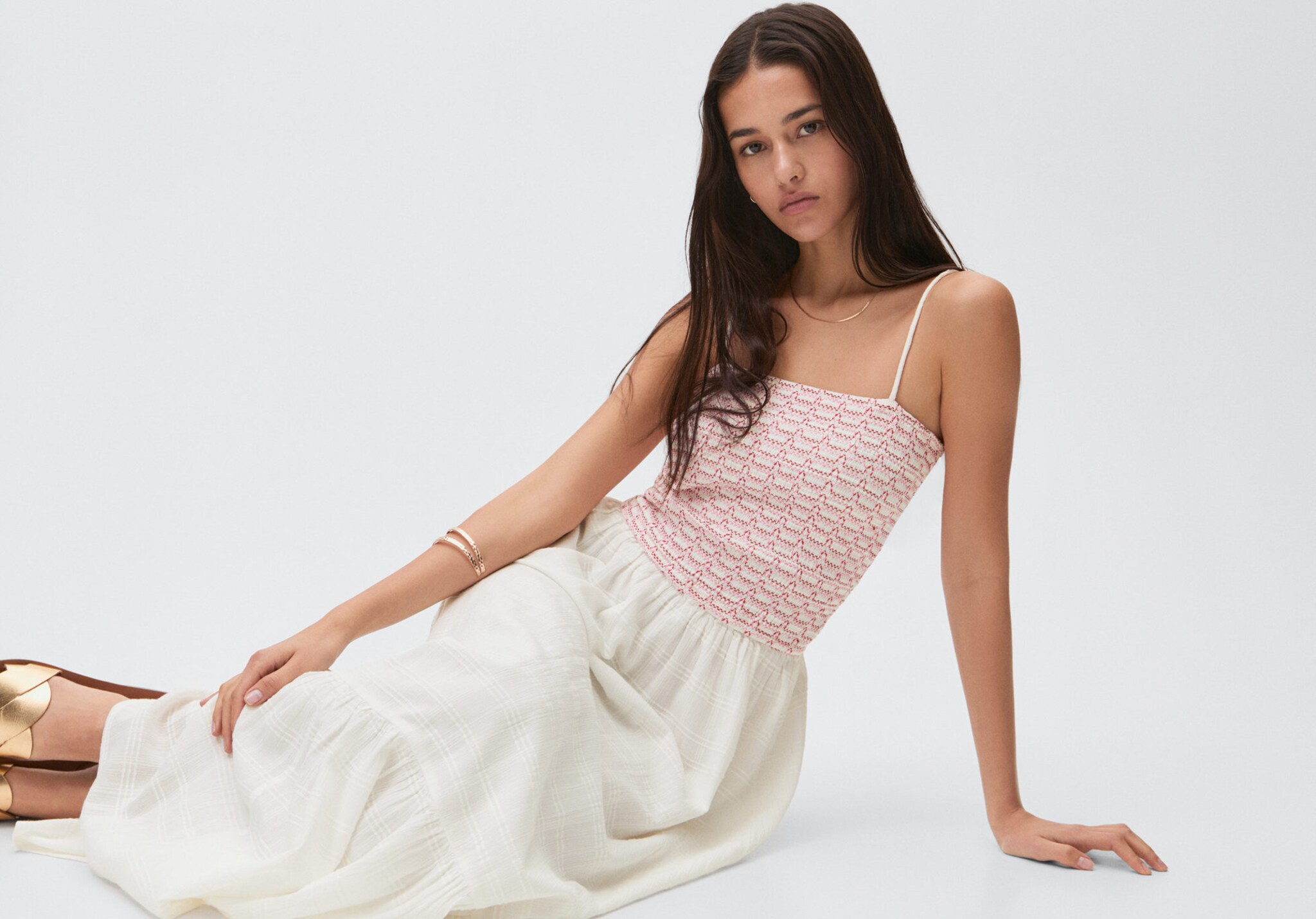 Long dress with embroidered detail - Panoramic plane