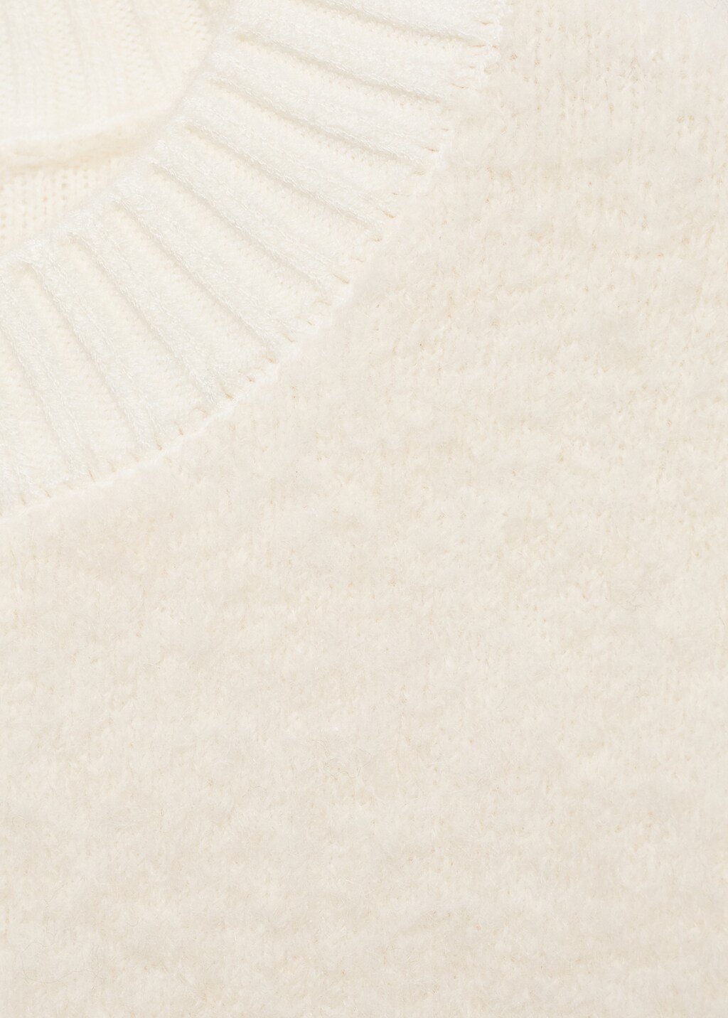 Round-neck sweater with soft finish