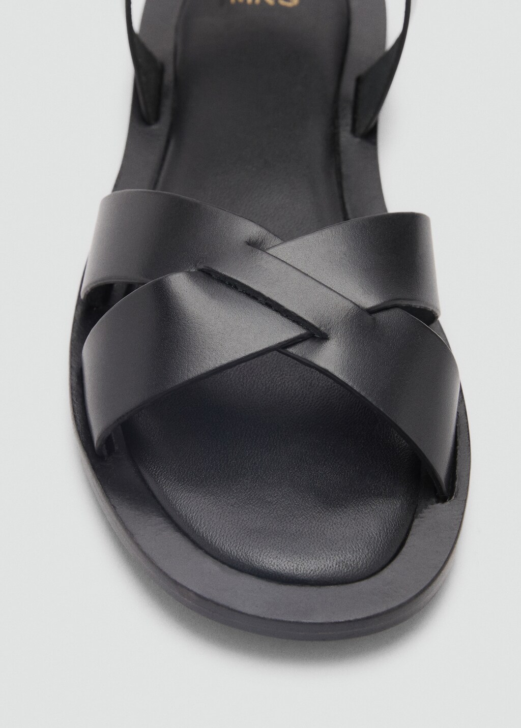 Leather sandals with buckle strap