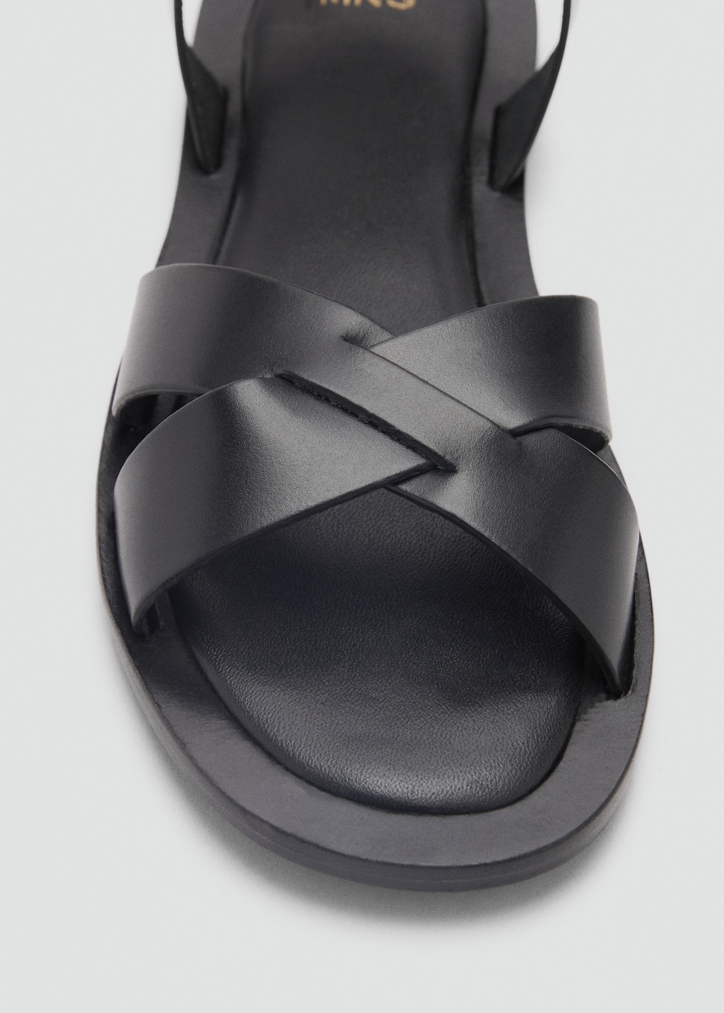 Leather sandals with buckle strap