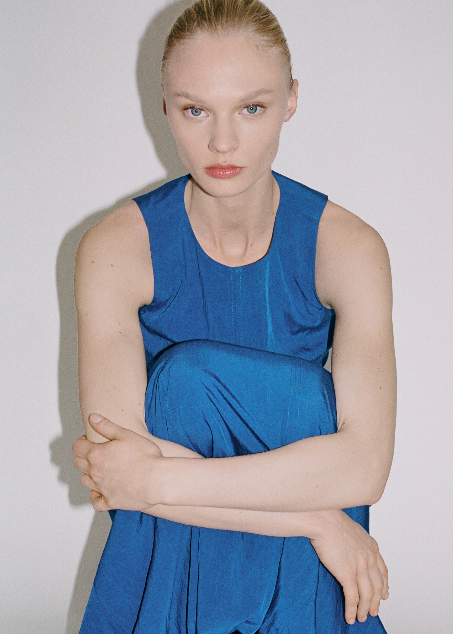 Vestido midi bajo abullonado - Detalle del artículo 6