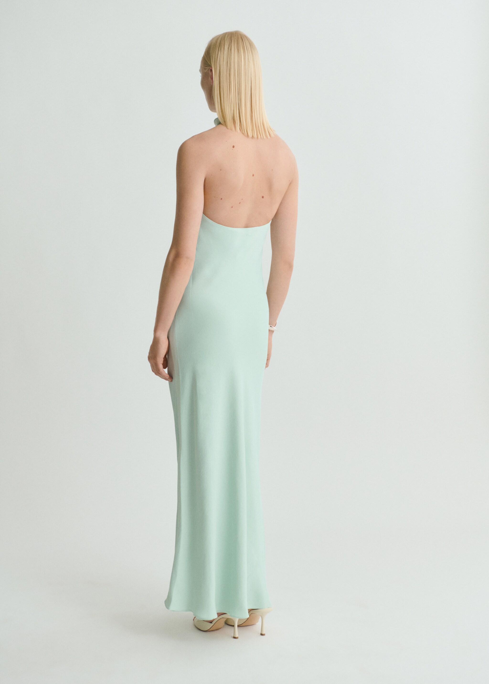 Vestido satinado cuello halter - Reverso del artículo
