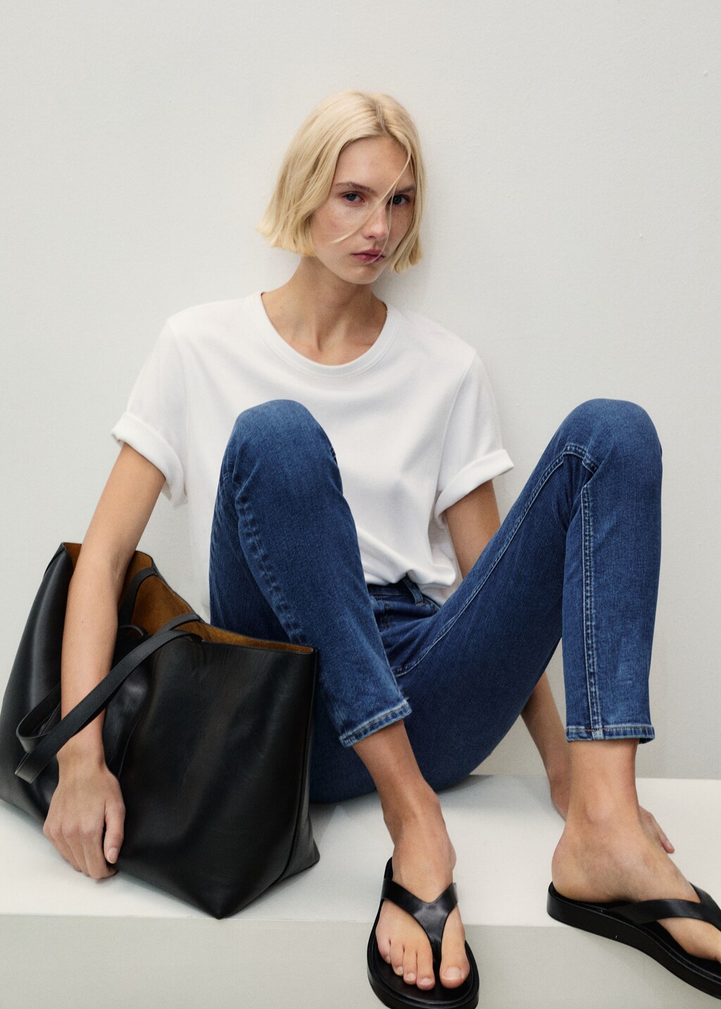 Mid-rise skinny jeans